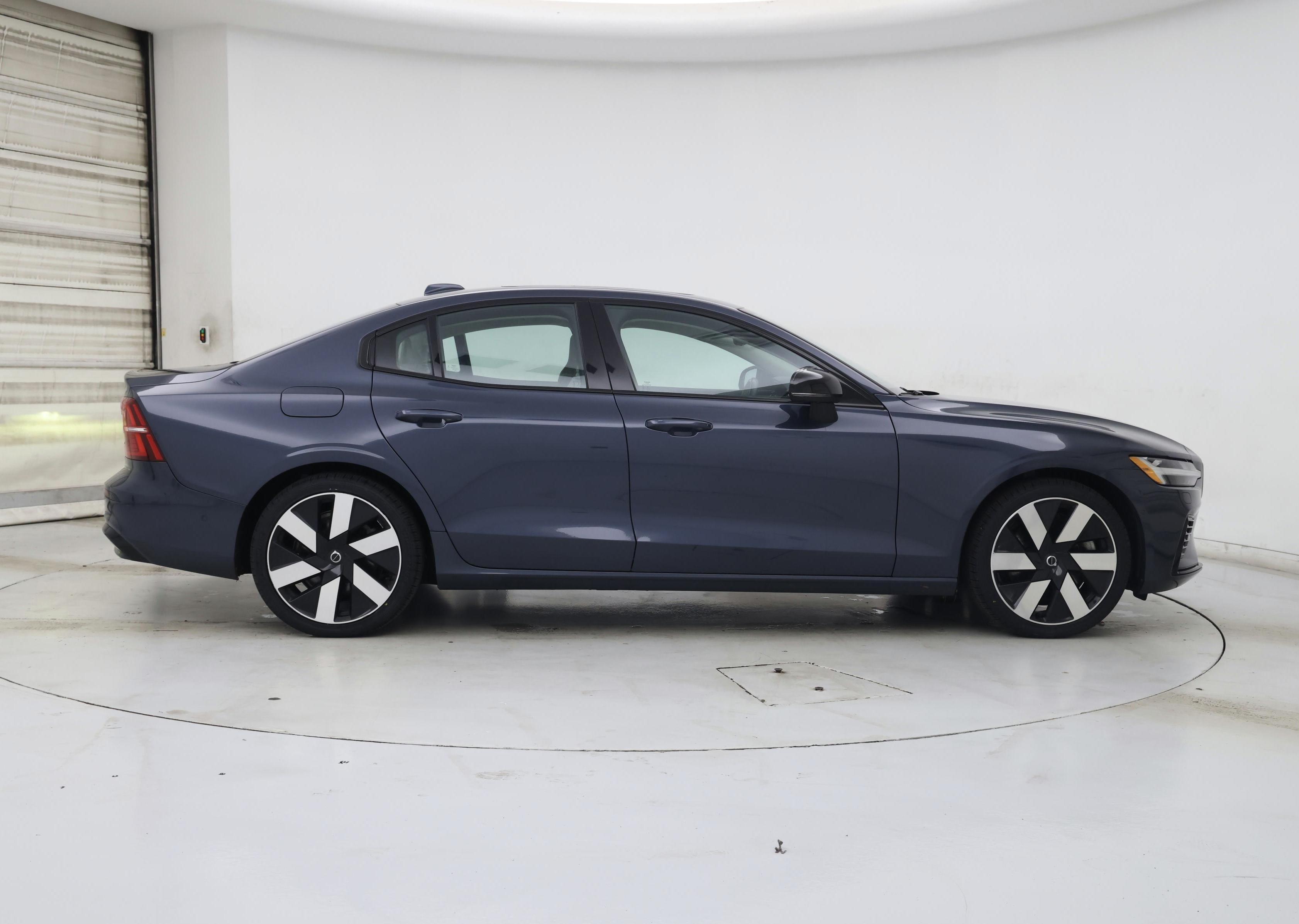 Thumbnail: 2023 Volvo S60 - 7