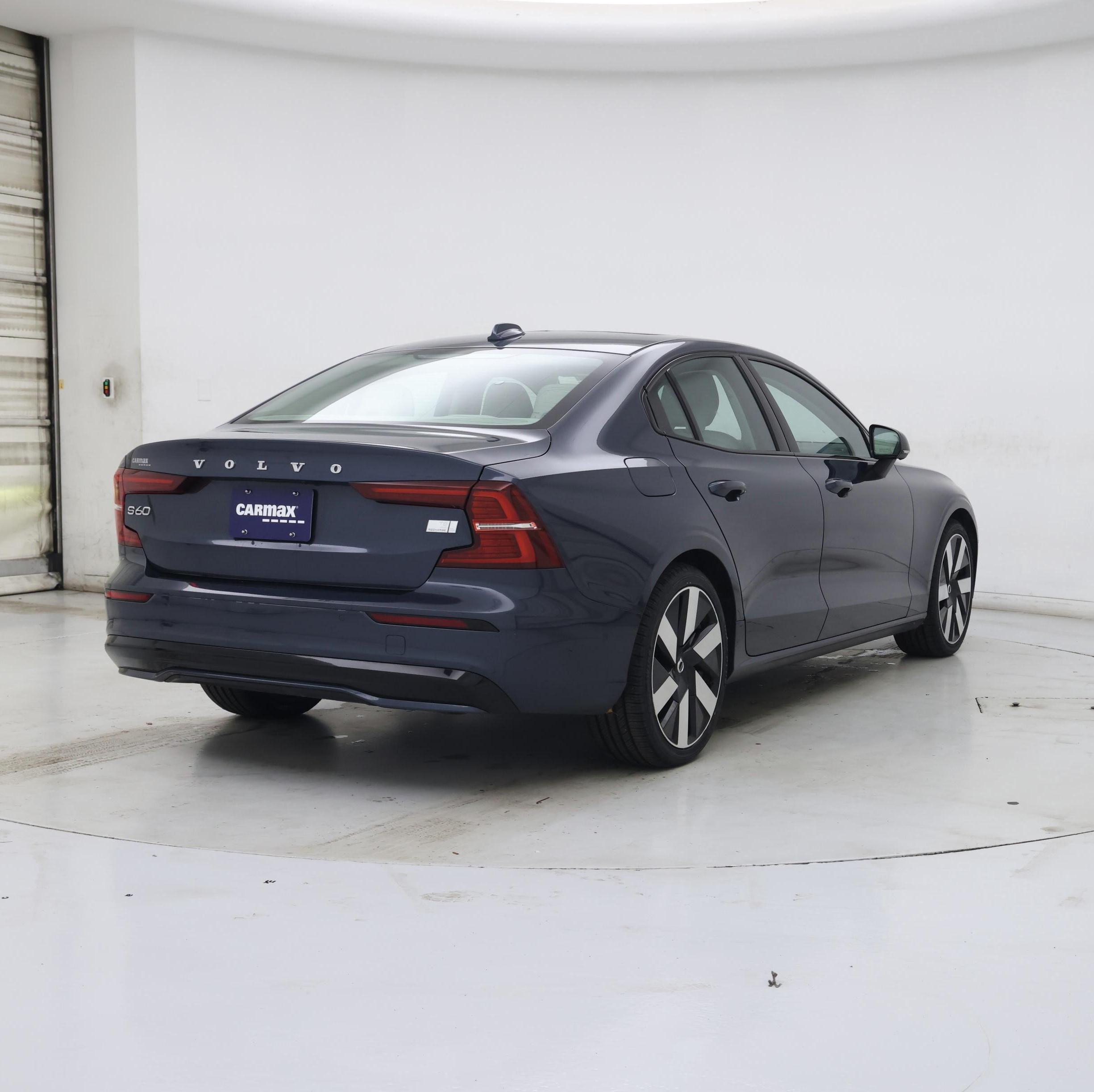 Thumbnail: 2023 Volvo S60 - 8