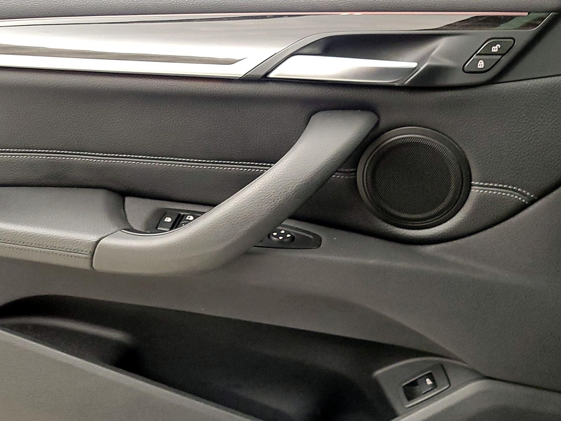 Thumbnail: 2016 BMW X1 - 12
