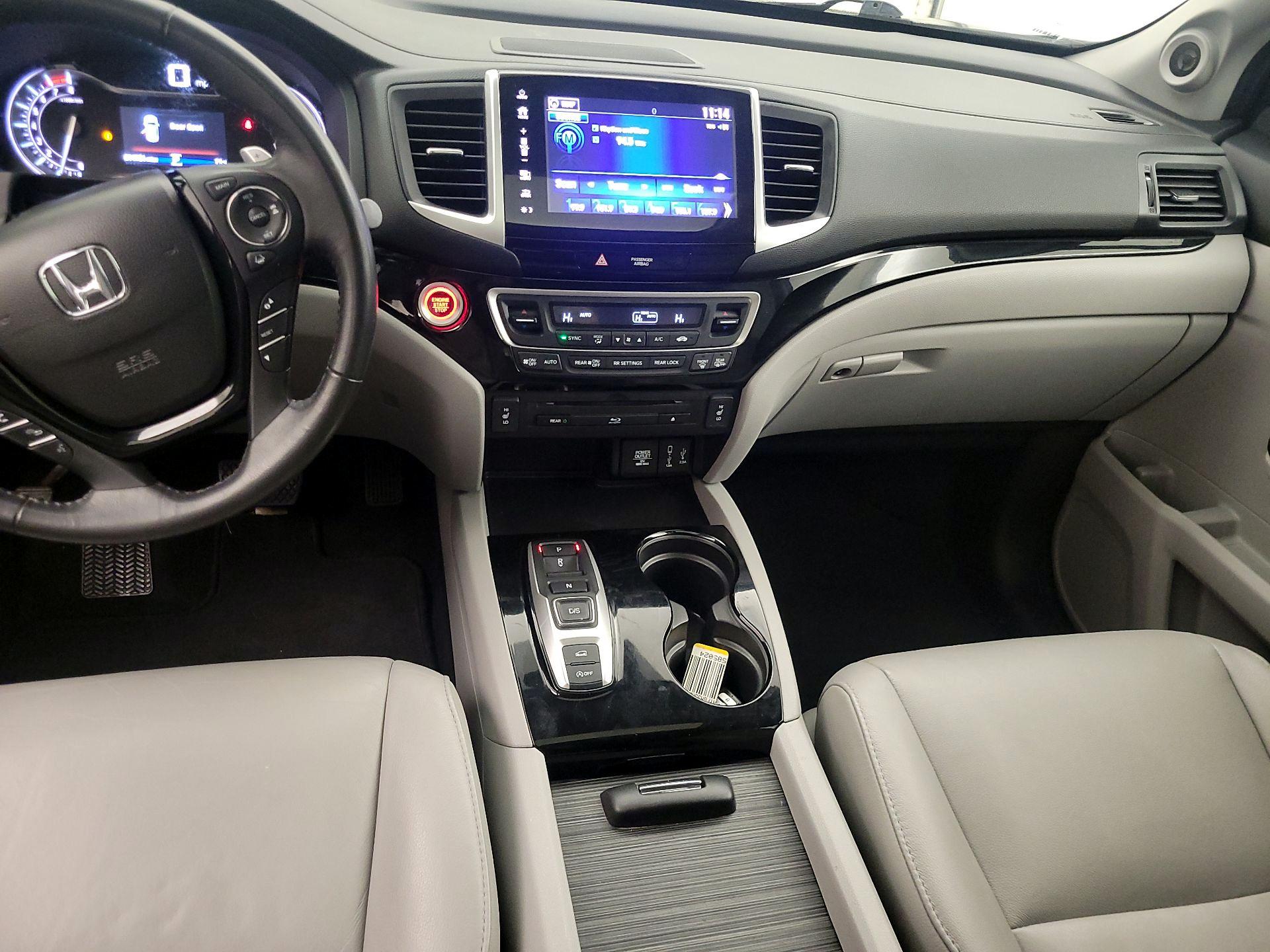 Thumbnail: 2017 Honda Pilot - 9