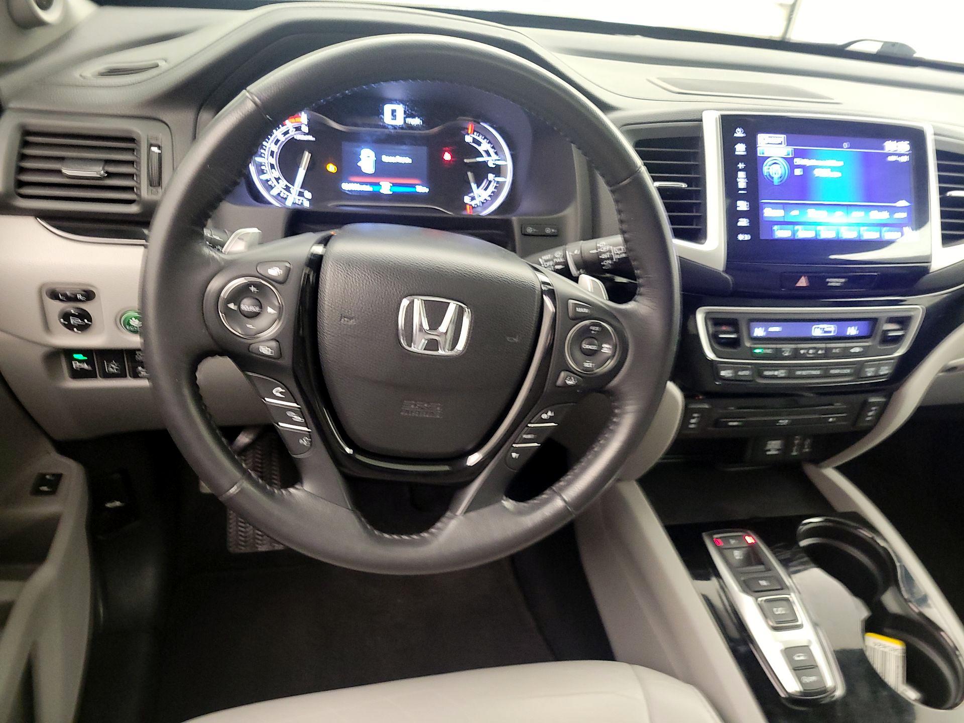 Thumbnail: 2017 Honda Pilot - 10