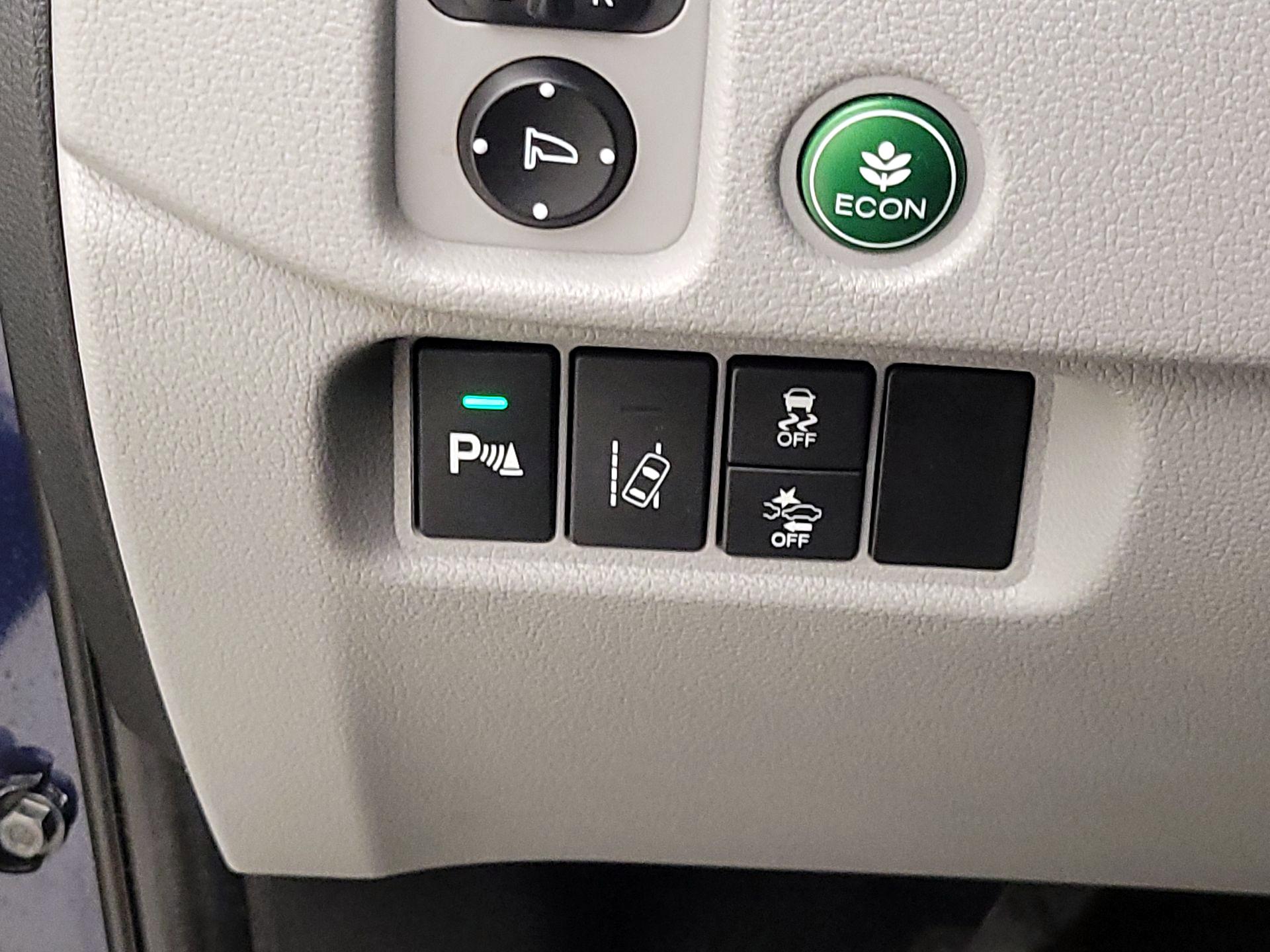 Thumbnail: 2017 Honda Pilot - 13