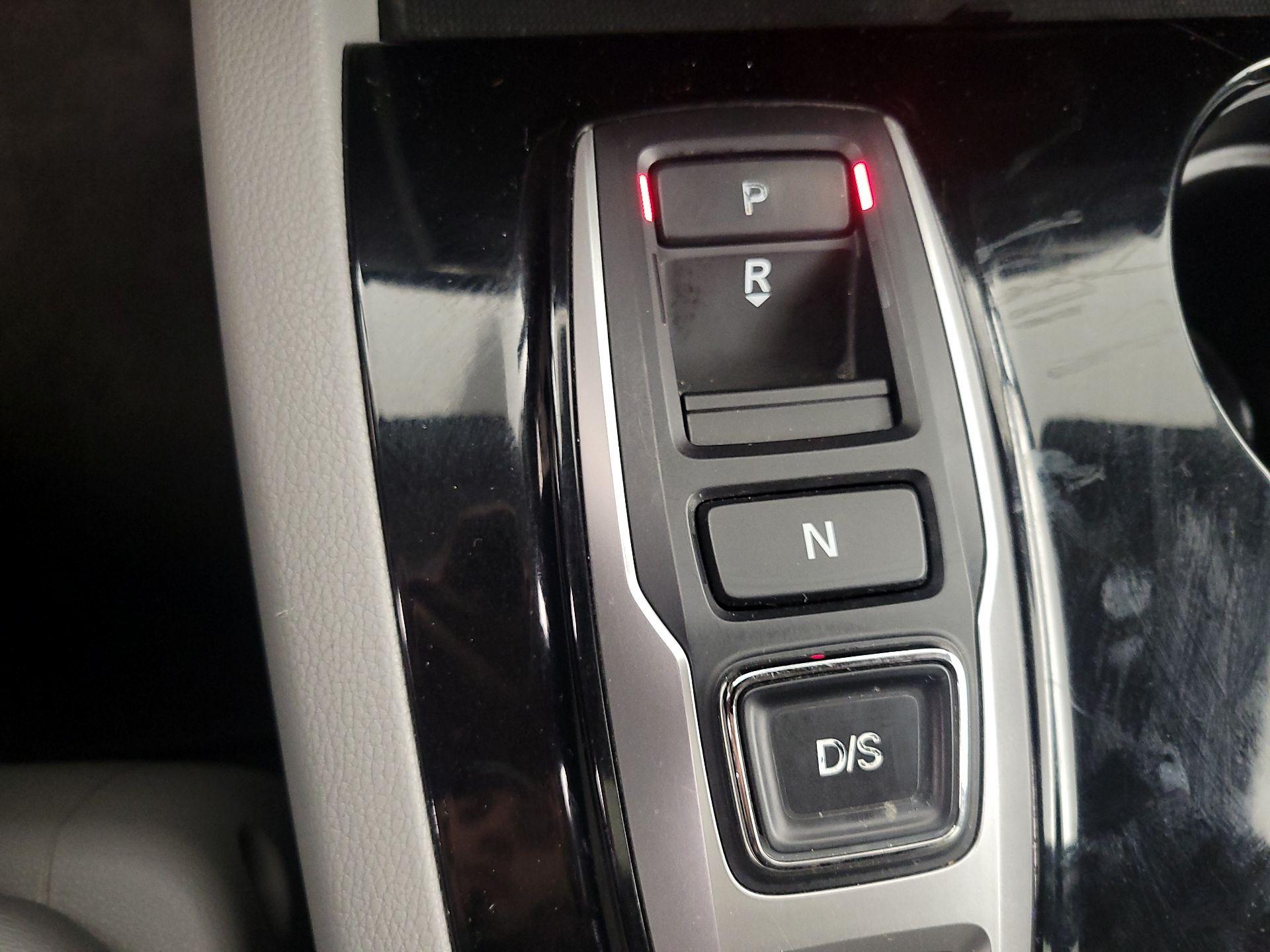 Thumbnail: 2017 Honda Pilot - 17