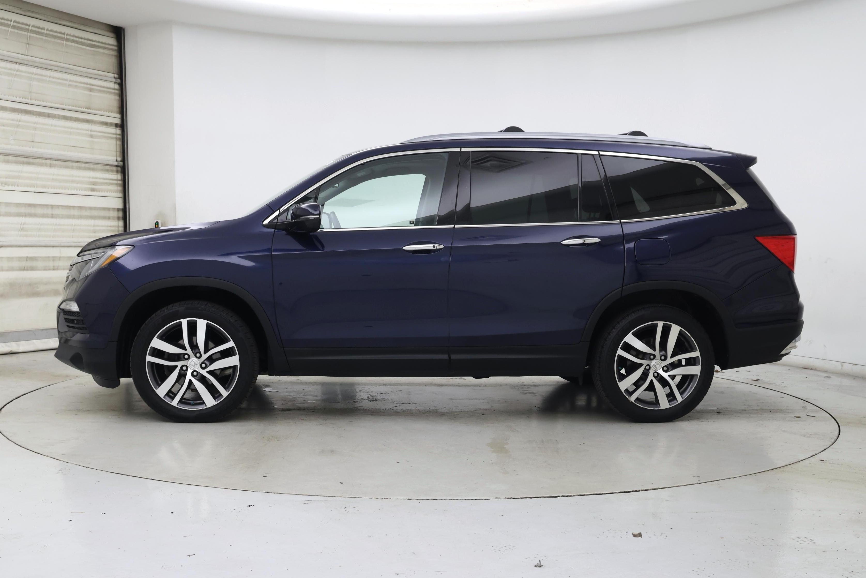 Thumbnail: 2017 Honda Pilot - 3