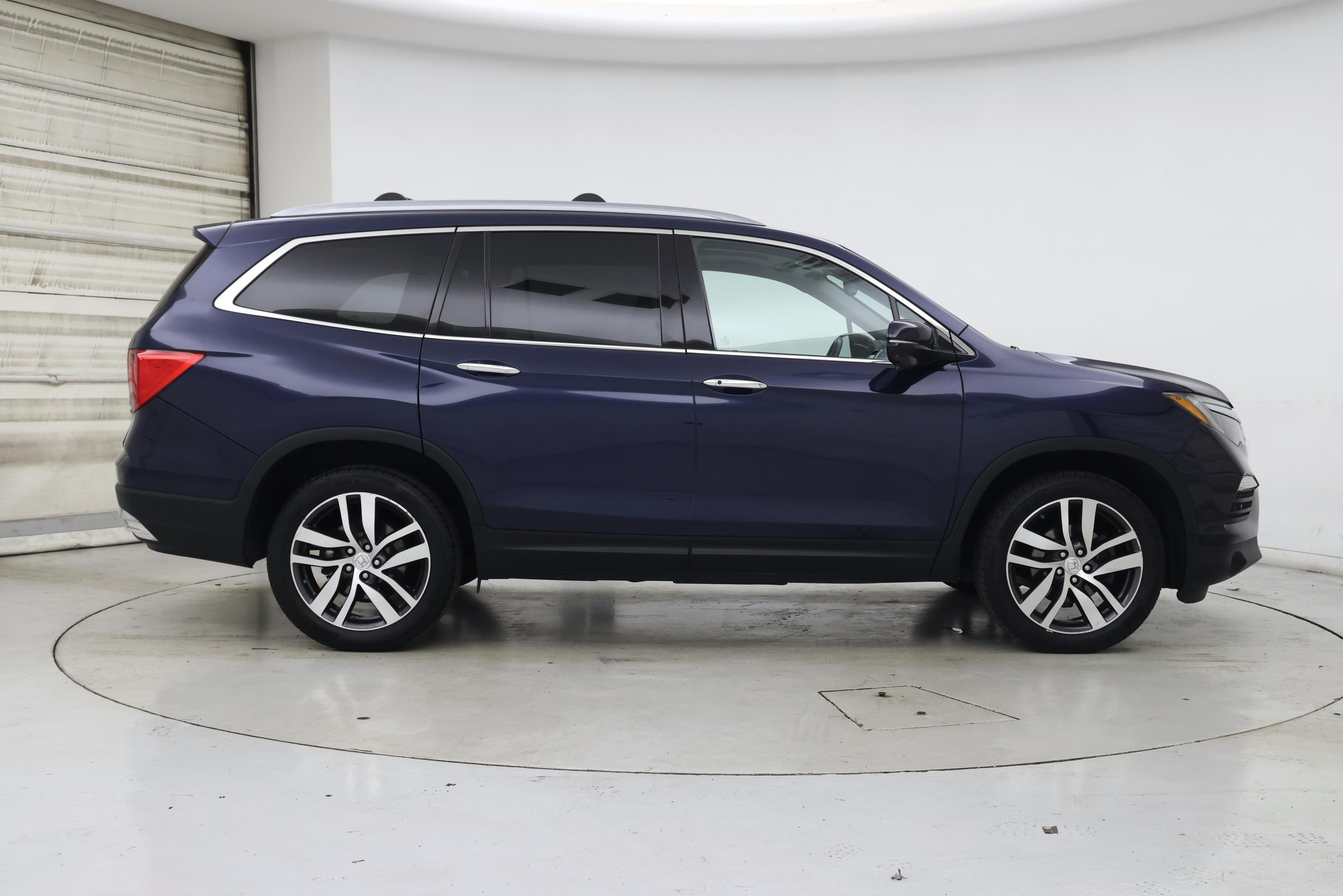Thumbnail: 2017 Honda Pilot - 7