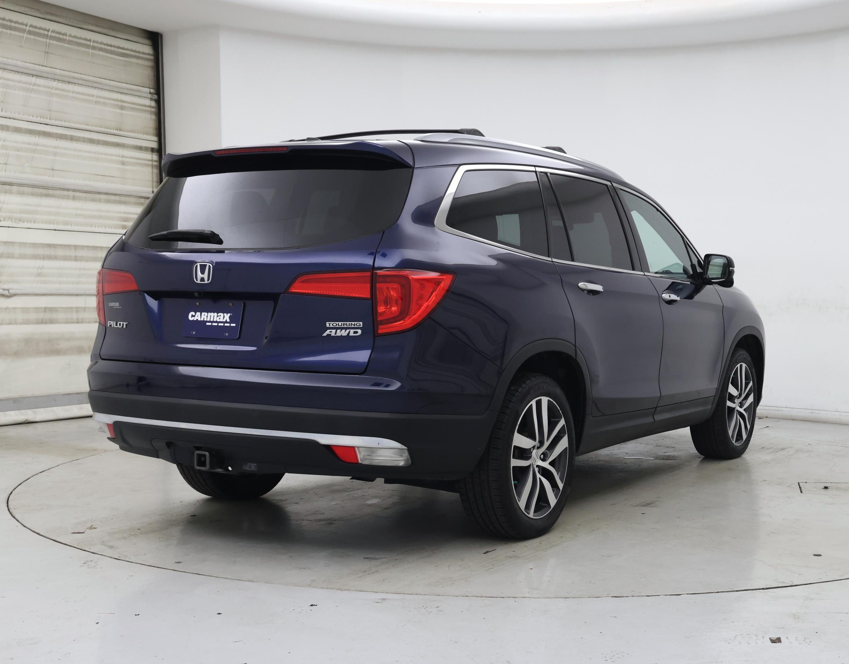Thumbnail: 2017 Honda Pilot - 8