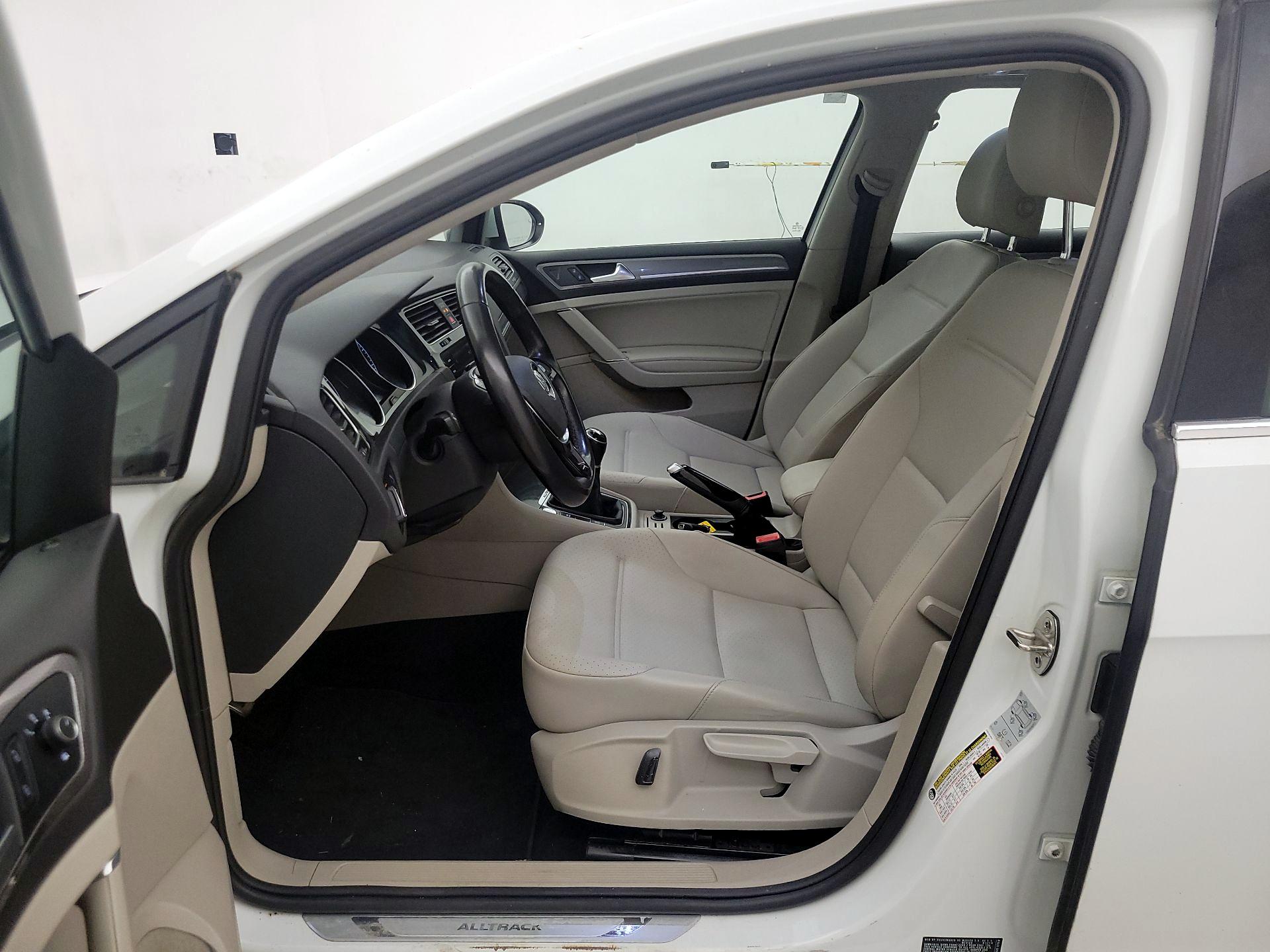 Thumbnail: 2018 Volkswagen Golf - 11