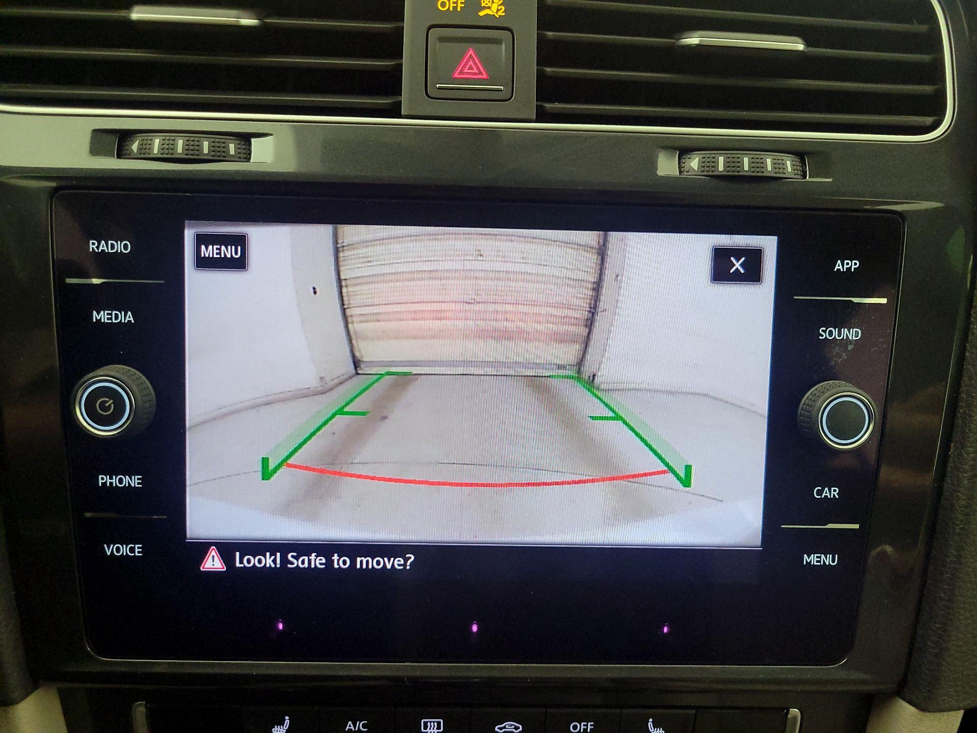 Thumbnail: 2018 Volkswagen Golf - 14