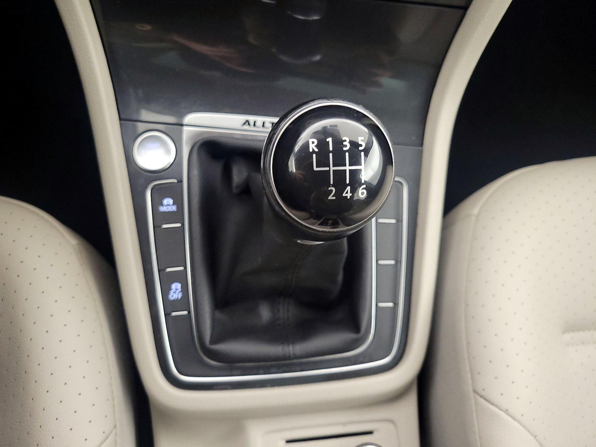 Thumbnail: 2018 Volkswagen Golf - 17