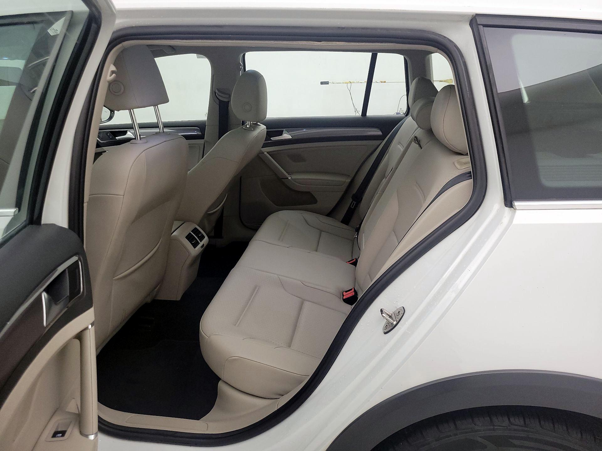 Thumbnail: 2018 Volkswagen Golf - 20