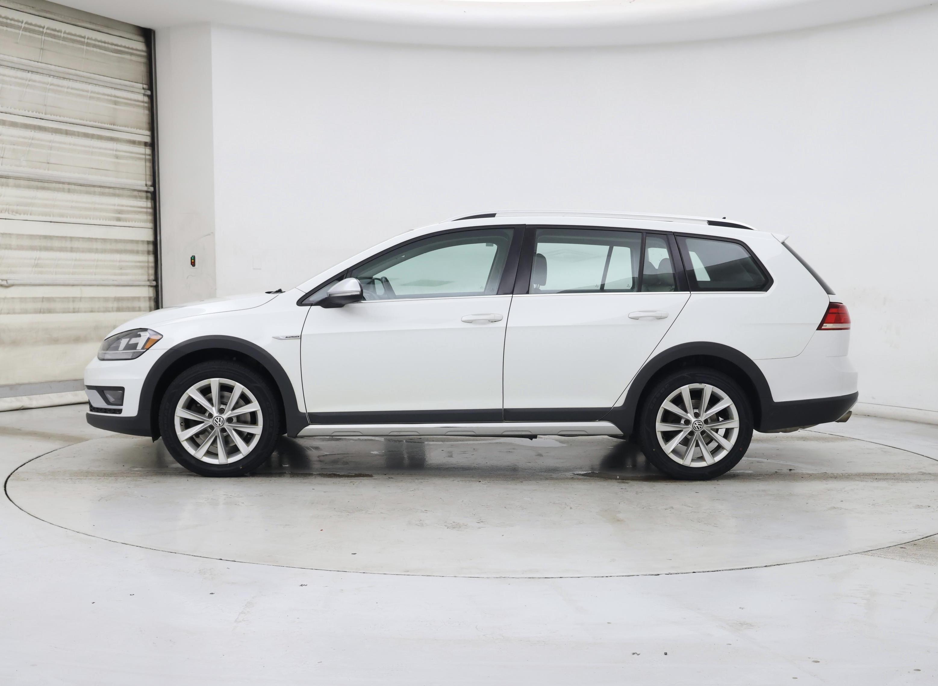 Thumbnail: 2018 Volkswagen Golf - 3