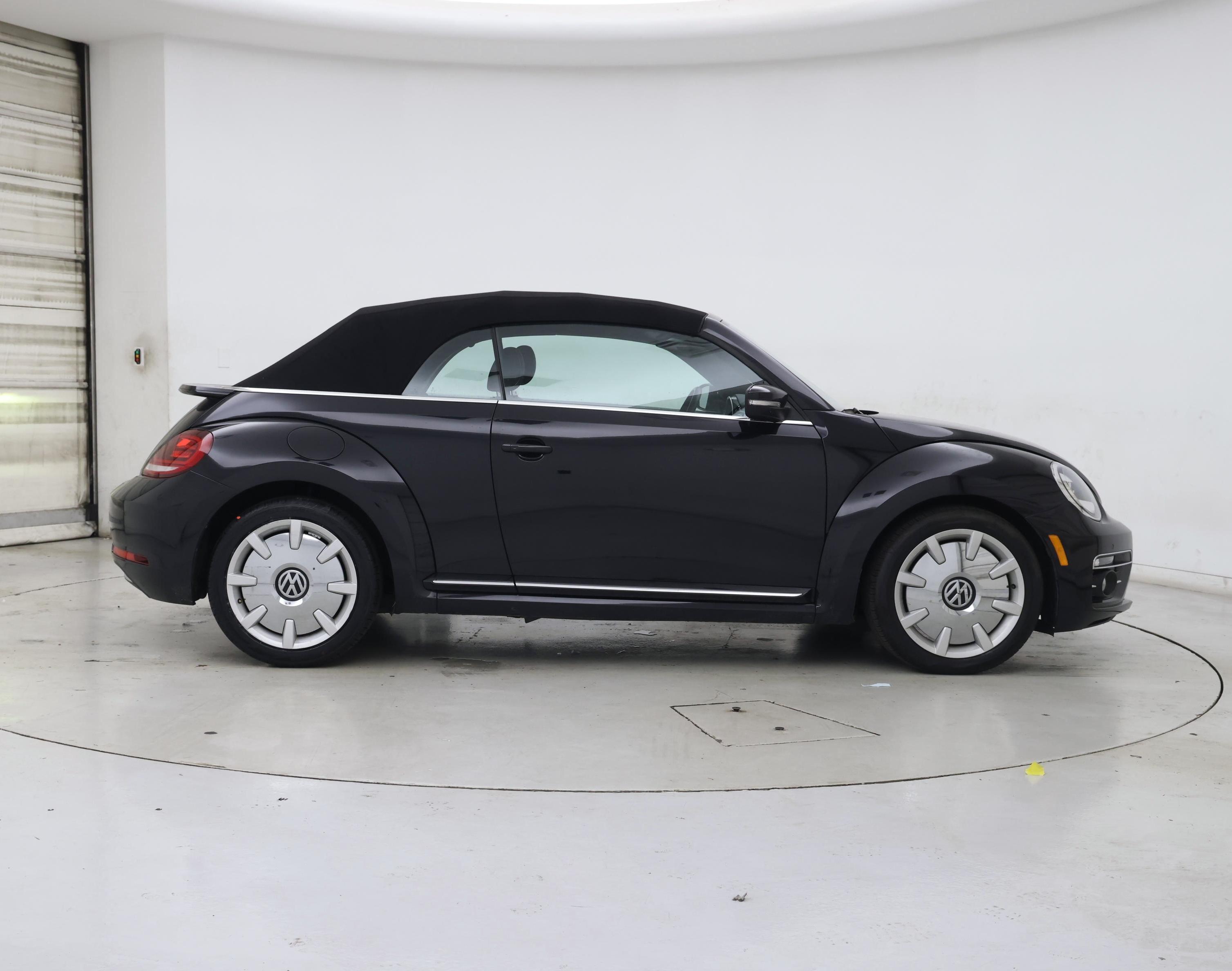 Thumbnail: 2018 Volkswagen Beetle - 7