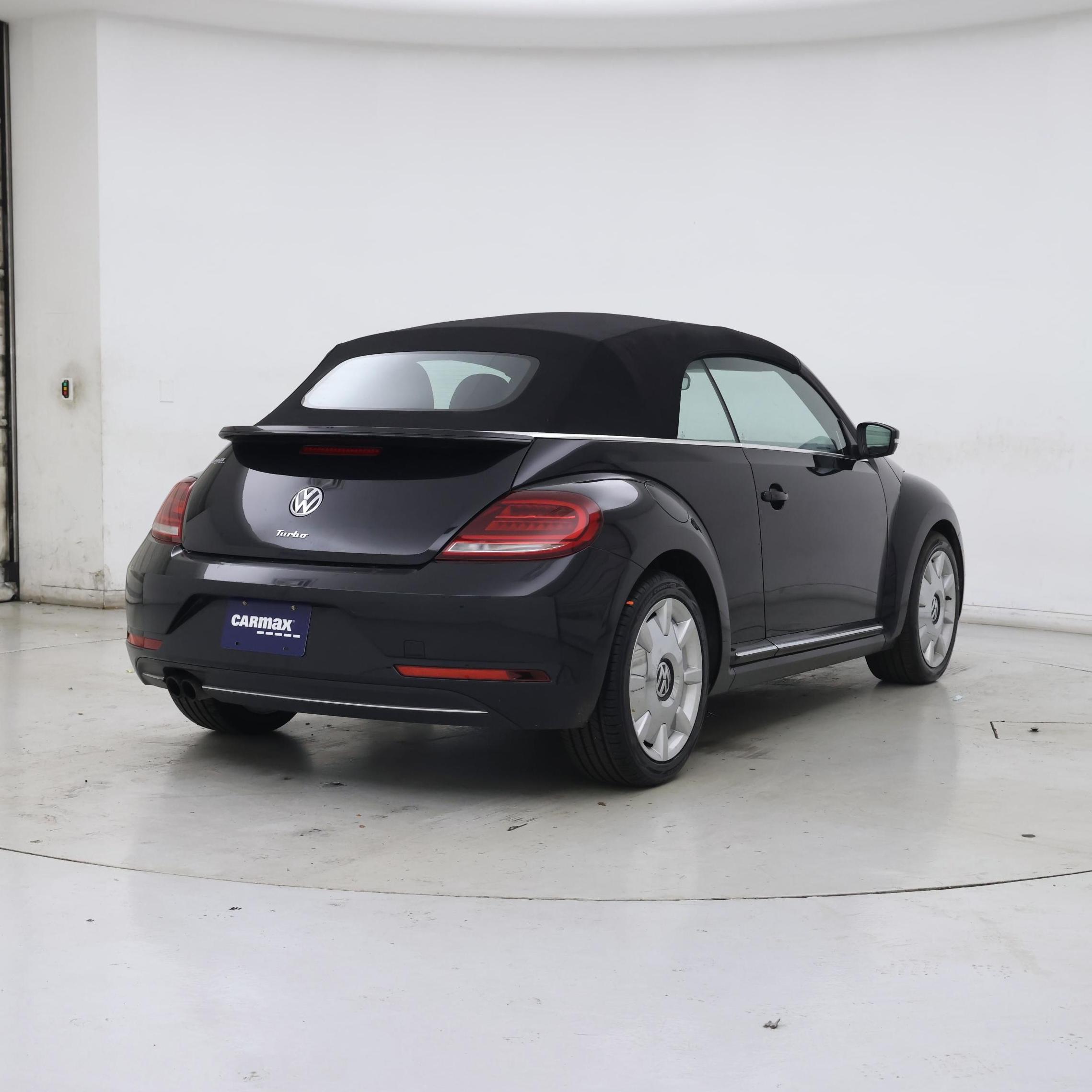 Thumbnail: 2018 Volkswagen Beetle - 8