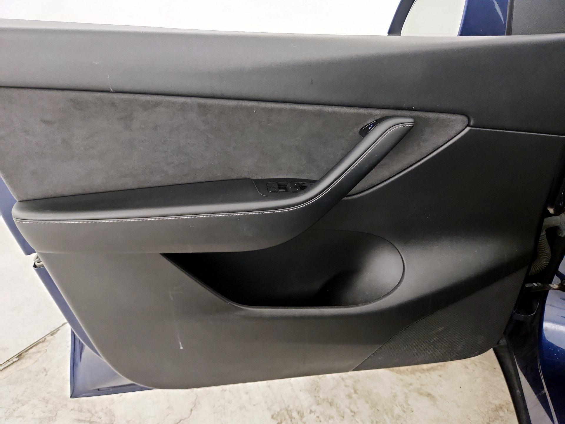 Thumbnail: 2022 Tesla Model Y - 12