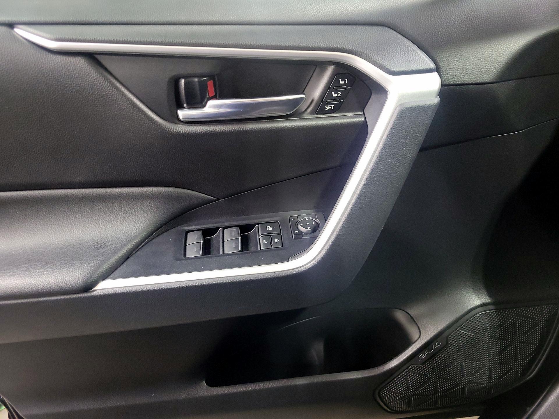 Thumbnail: 2022 Toyota RAV4 - 12