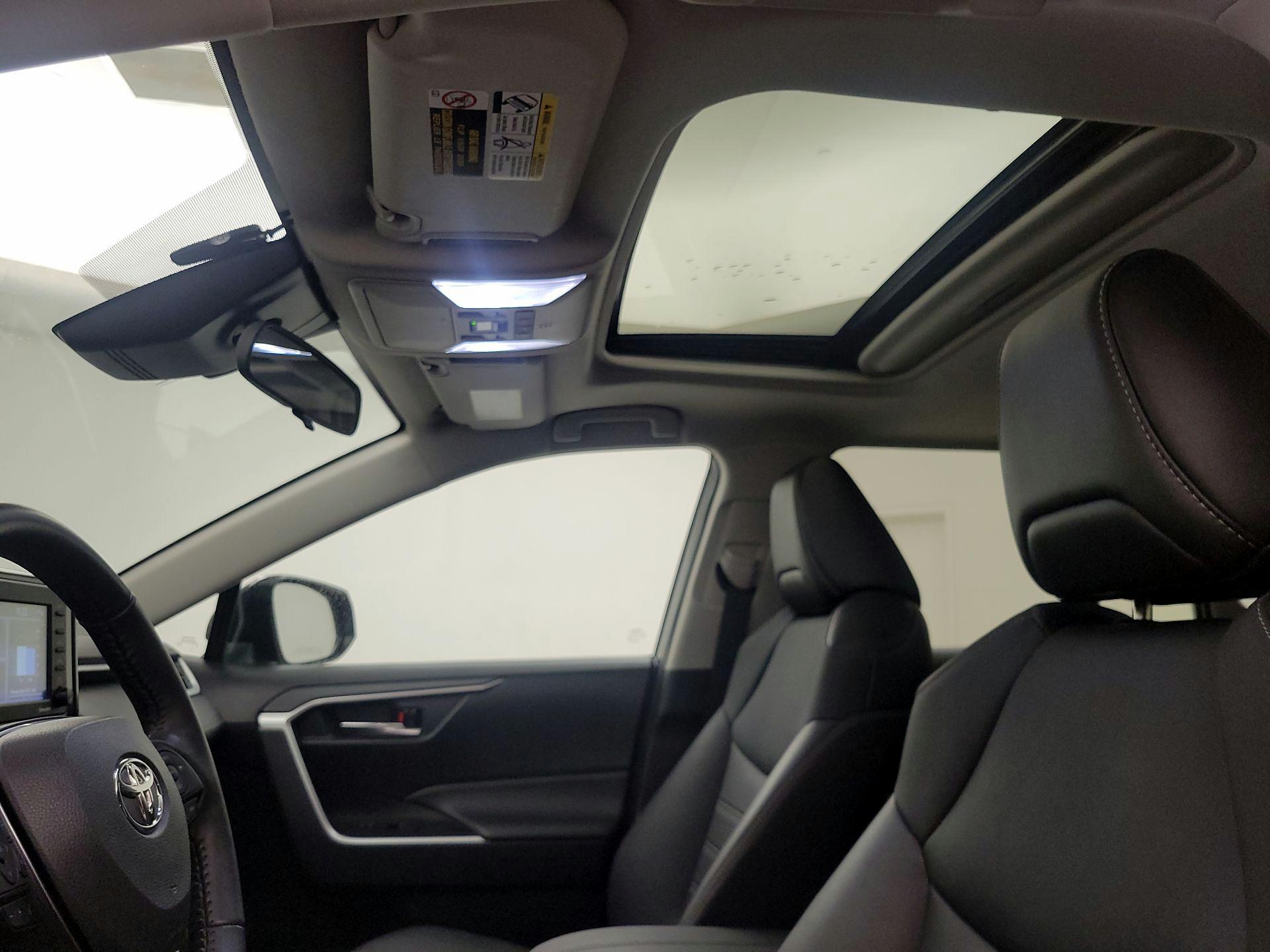 Thumbnail: 2022 Toyota RAV4 - 19