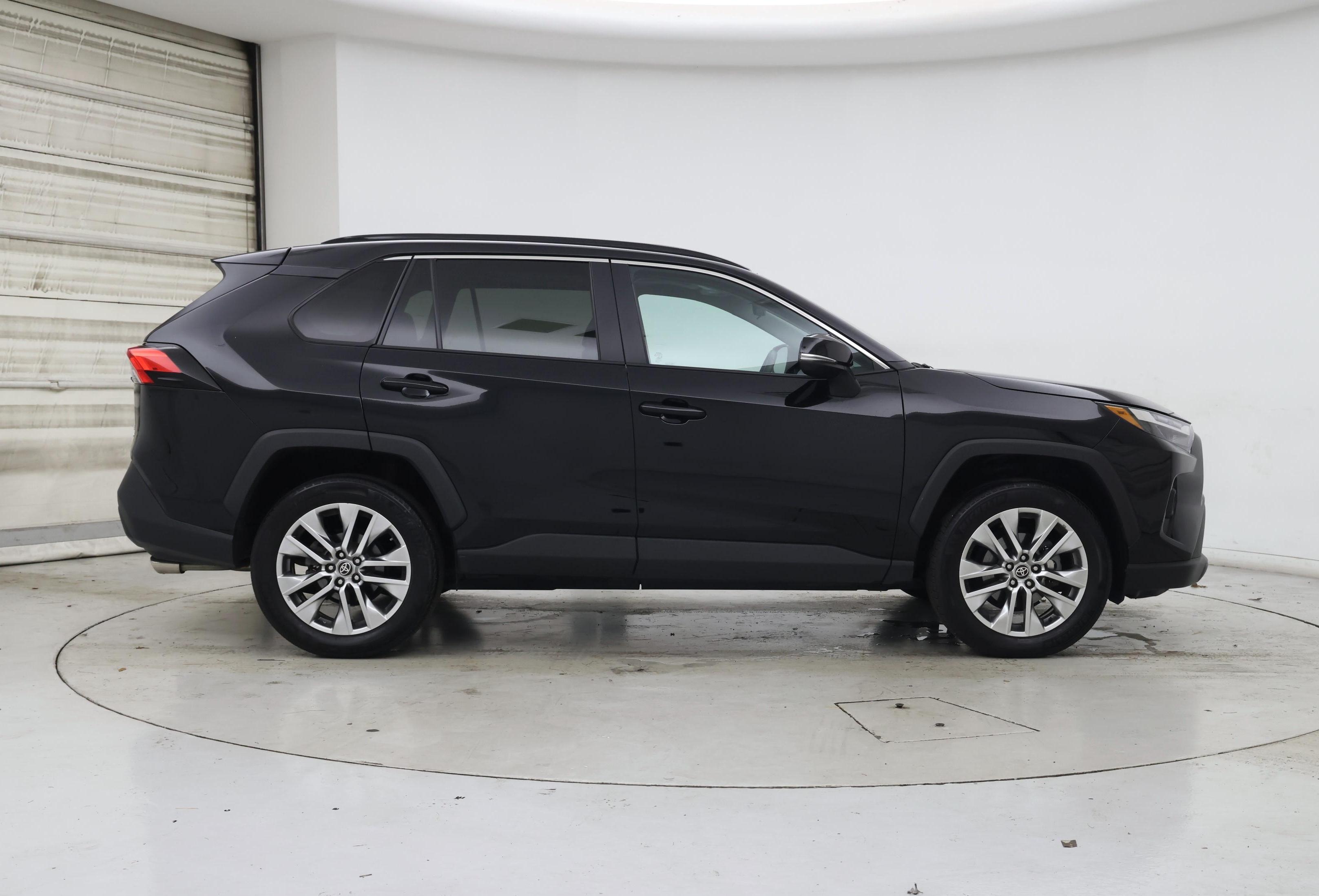 Thumbnail: 2022 Toyota RAV4 - 7