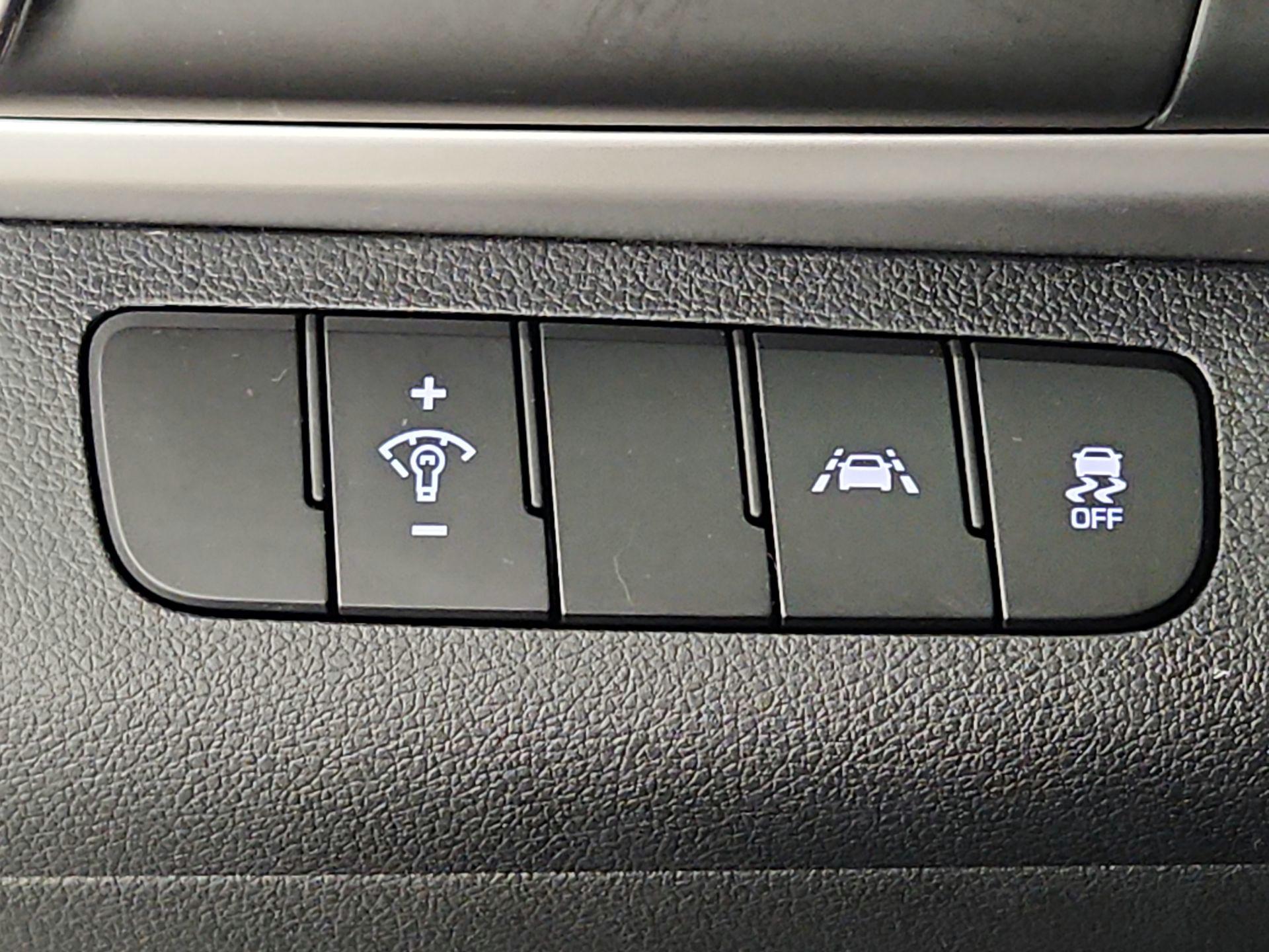 Thumbnail: 2020 Hyundai Elantra - 13