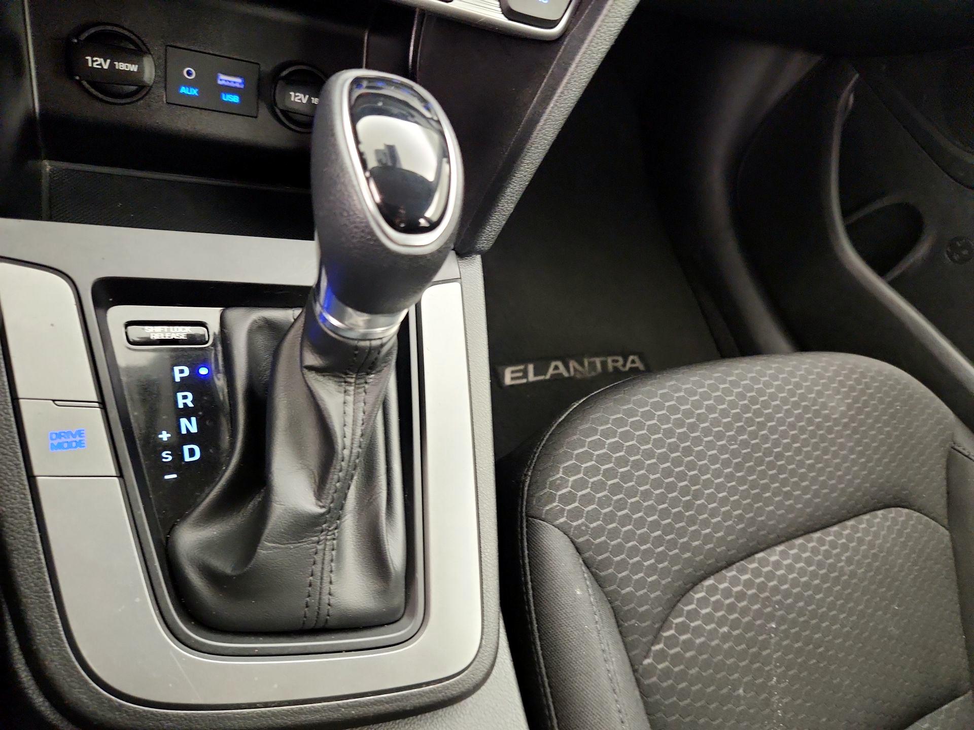 Thumbnail: 2020 Hyundai Elantra - 17