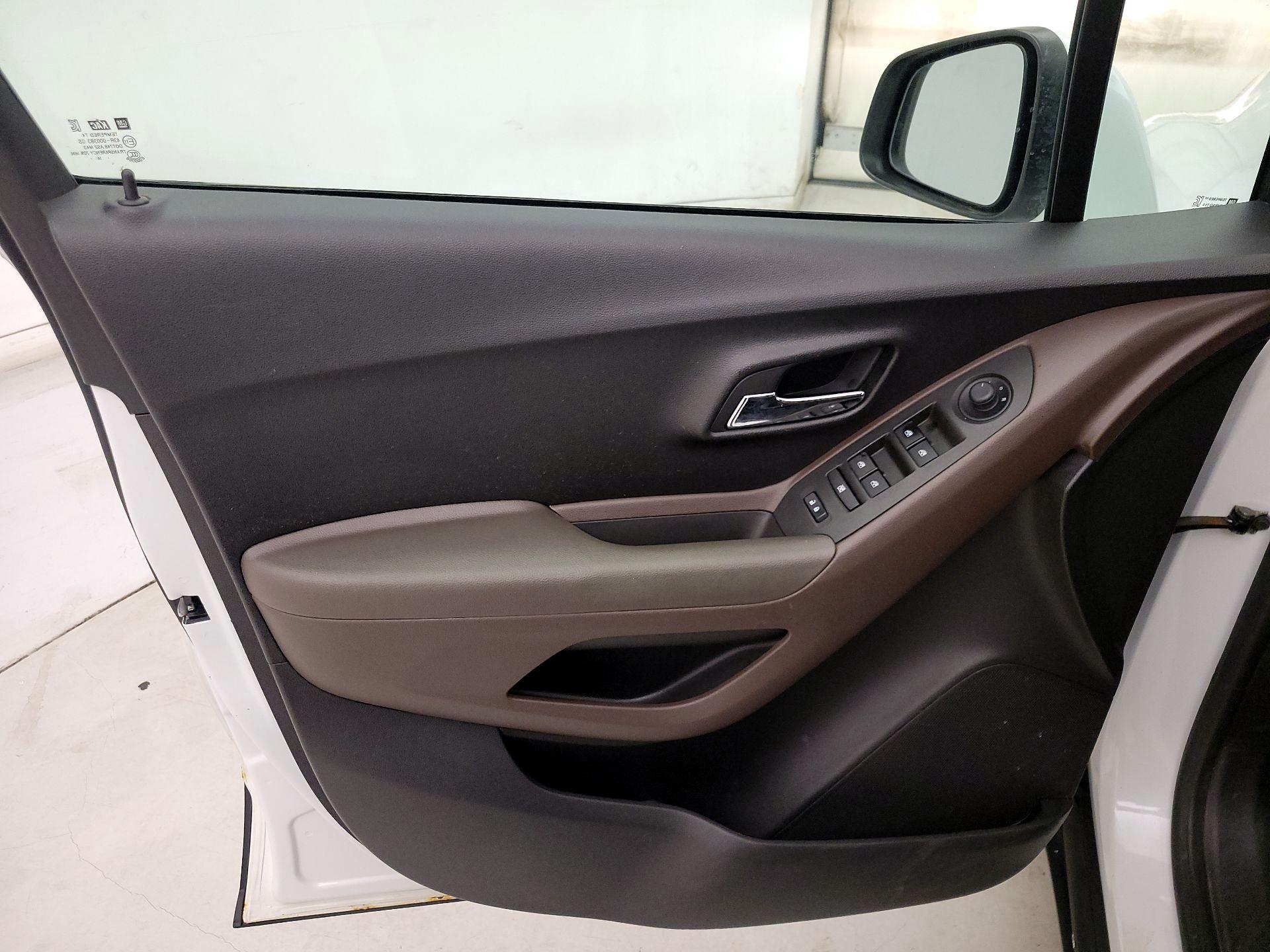 Thumbnail: 2015 Chevrolet Trax - 12