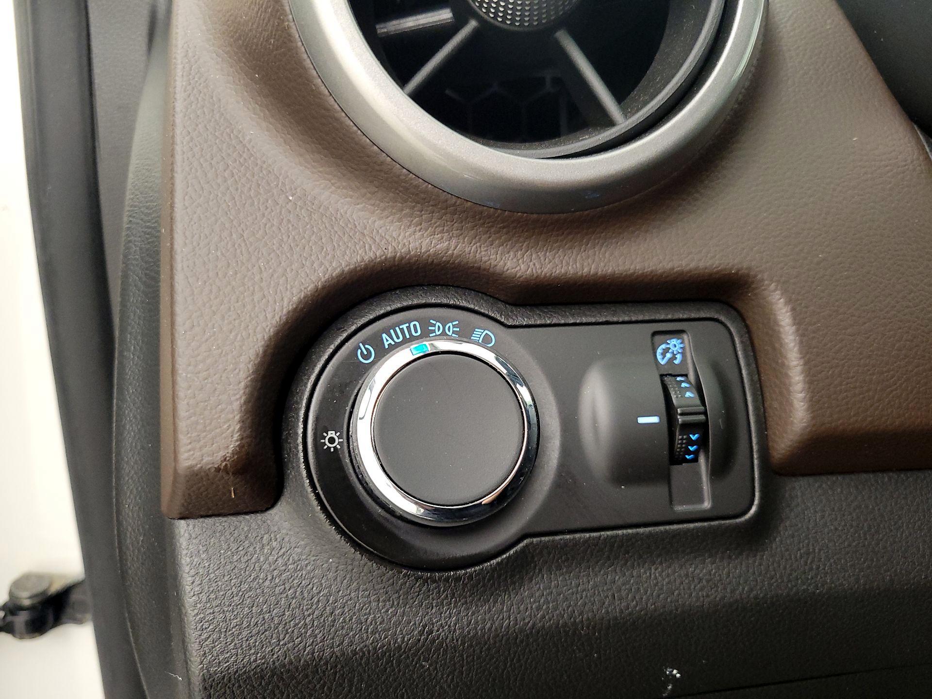 Thumbnail: 2015 Chevrolet Trax - 13