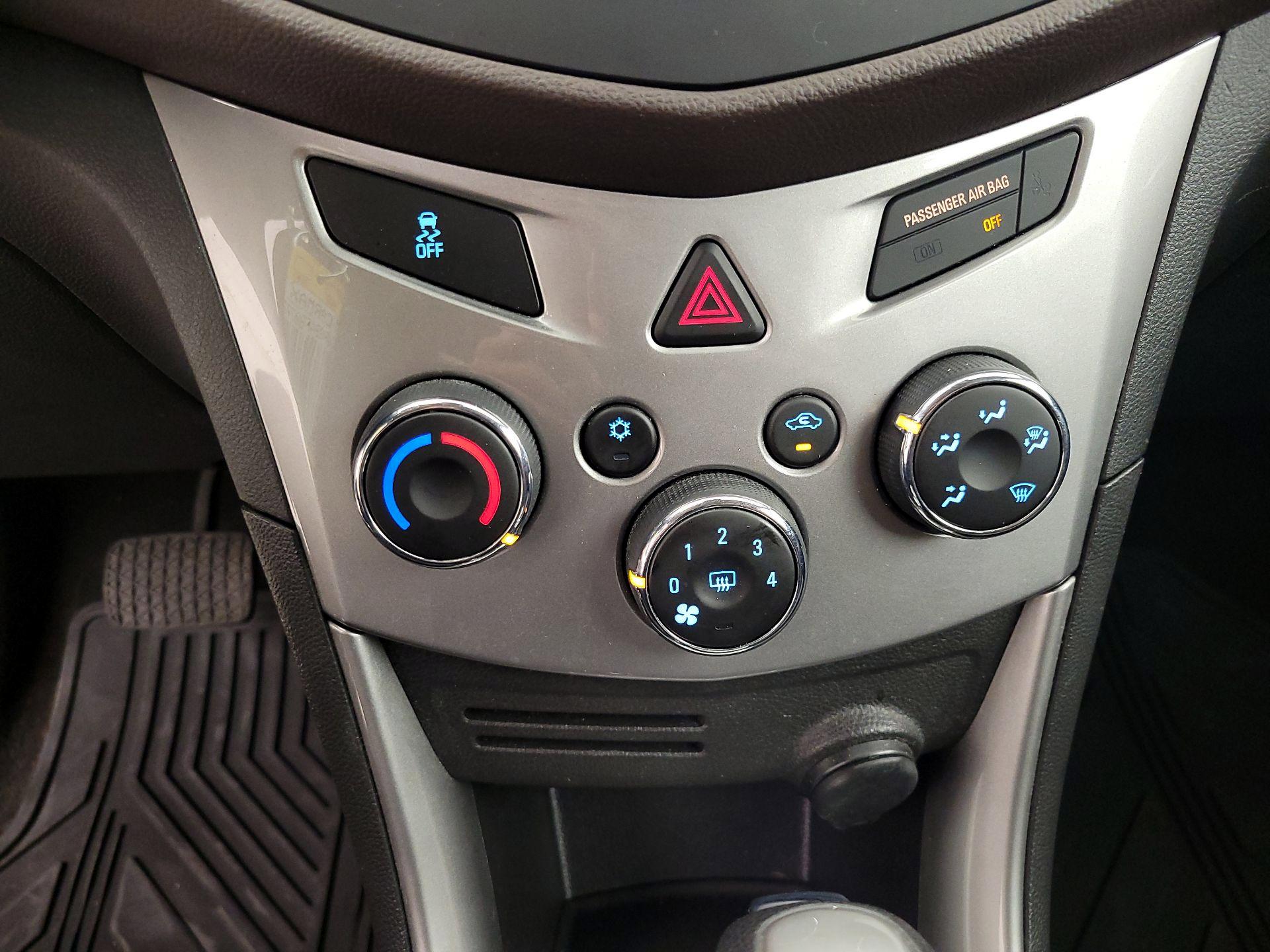 Thumbnail: 2015 Chevrolet Trax - 16