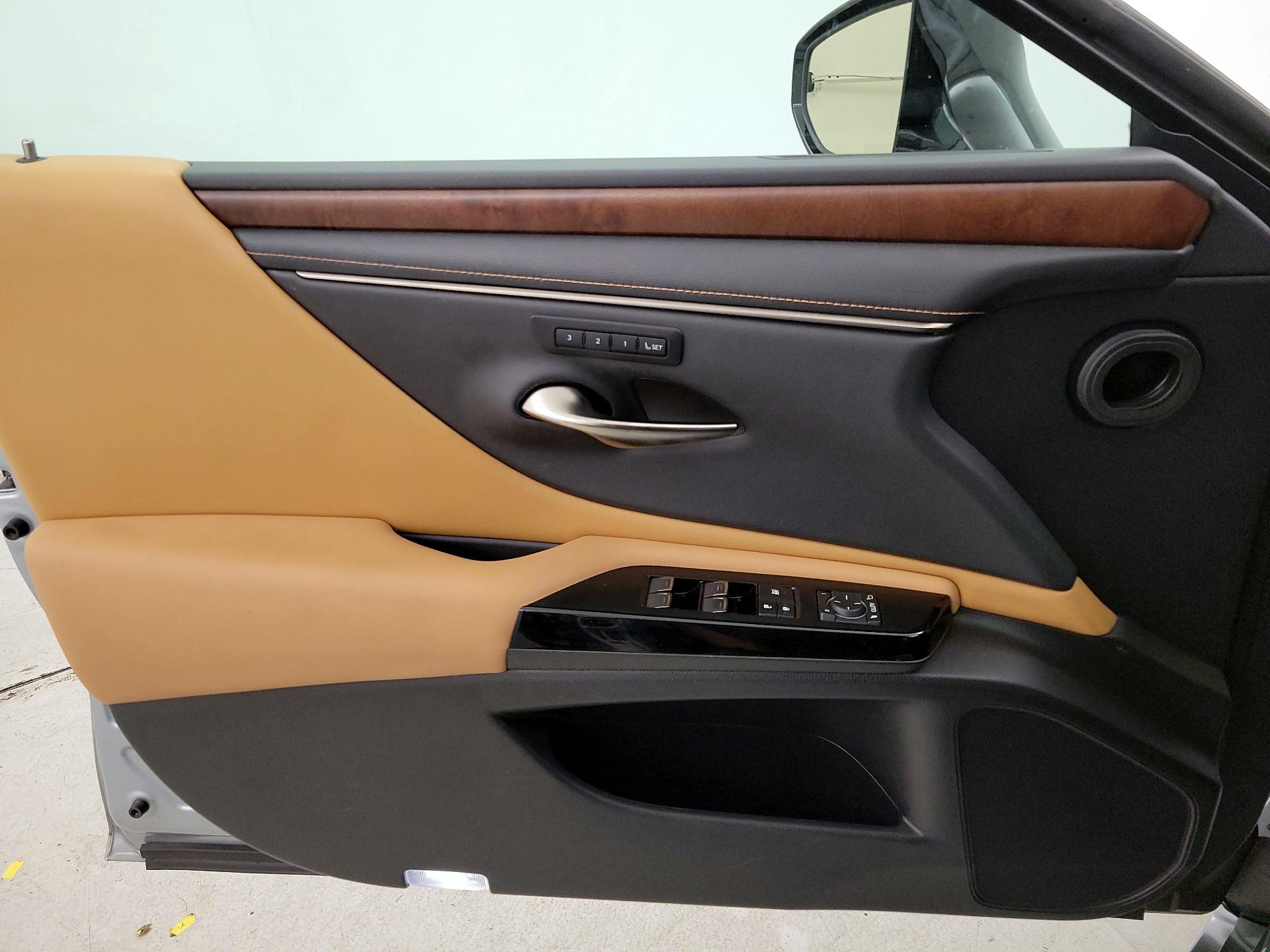 Thumbnail: 2022 Lexus ES - 12