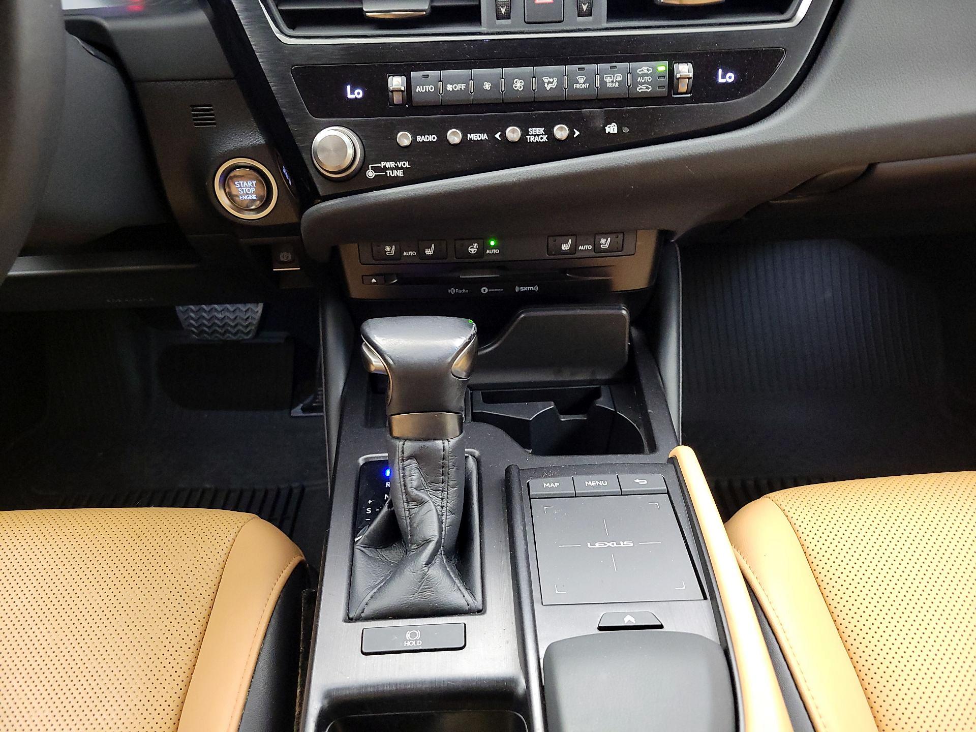 Thumbnail: 2022 Lexus ES - 17