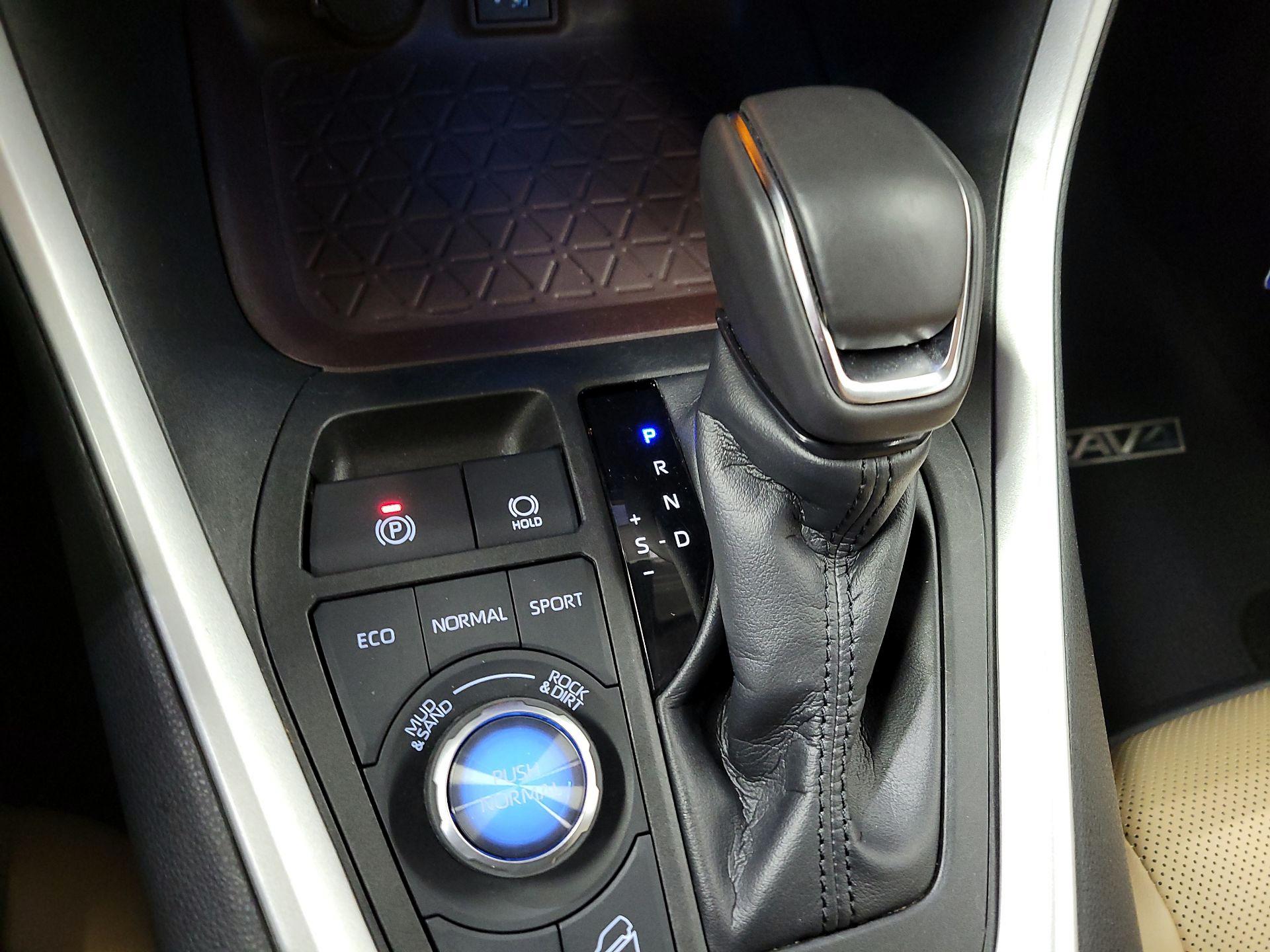 Thumbnail: 2023 Toyota RAV4 - 17