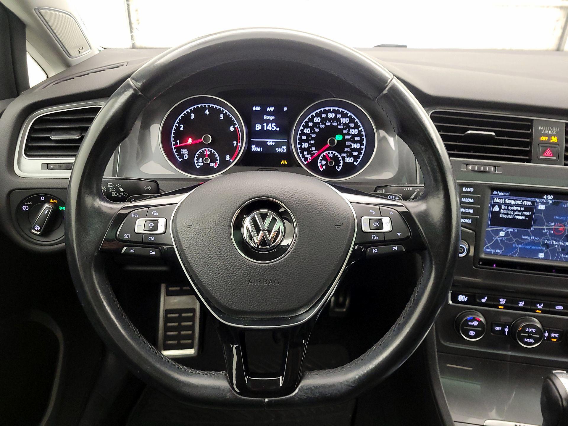 Thumbnail: 2017 Volkswagen Golf - 10