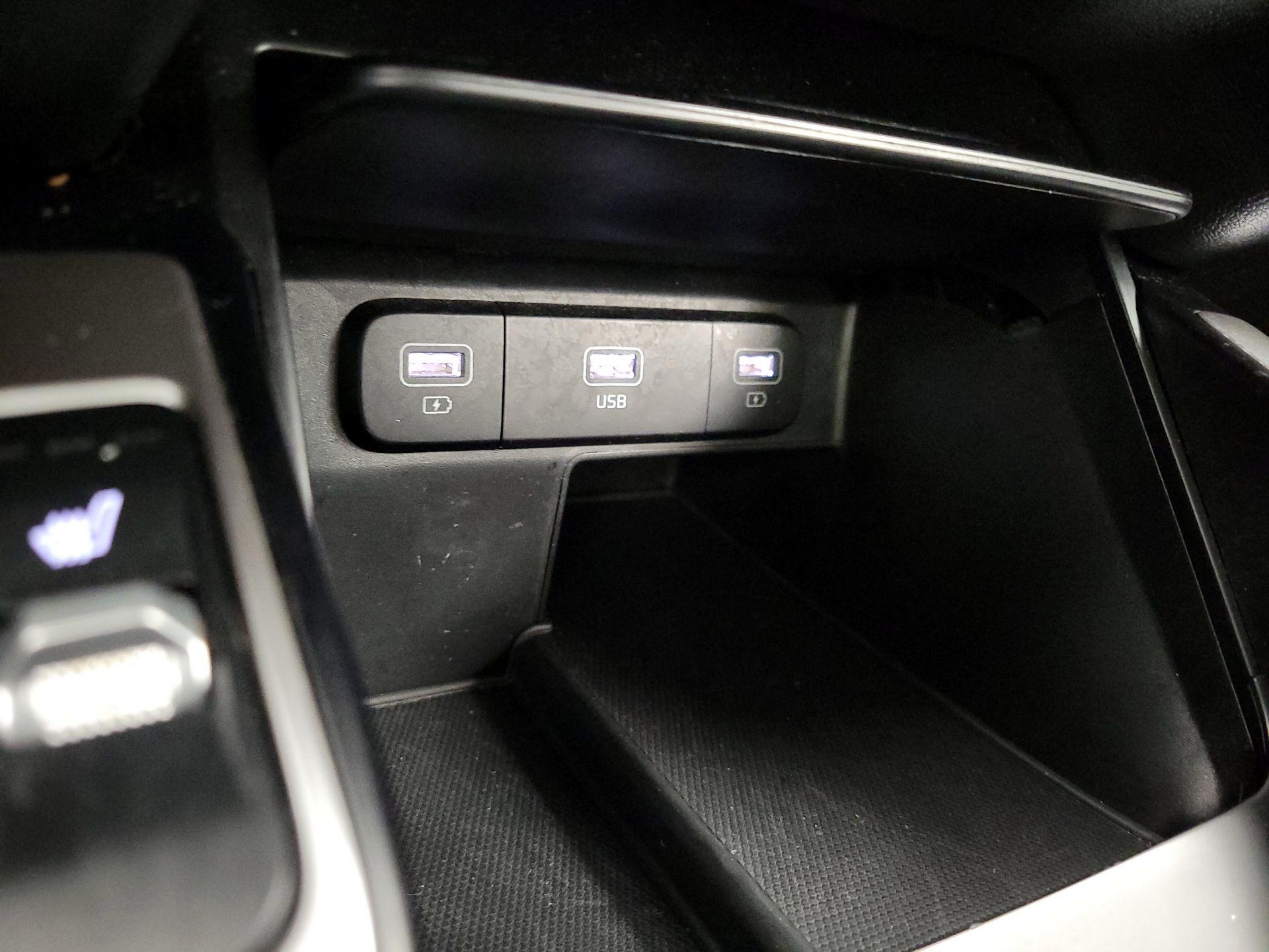 Thumbnail: 2021 Kia Sorento - 18