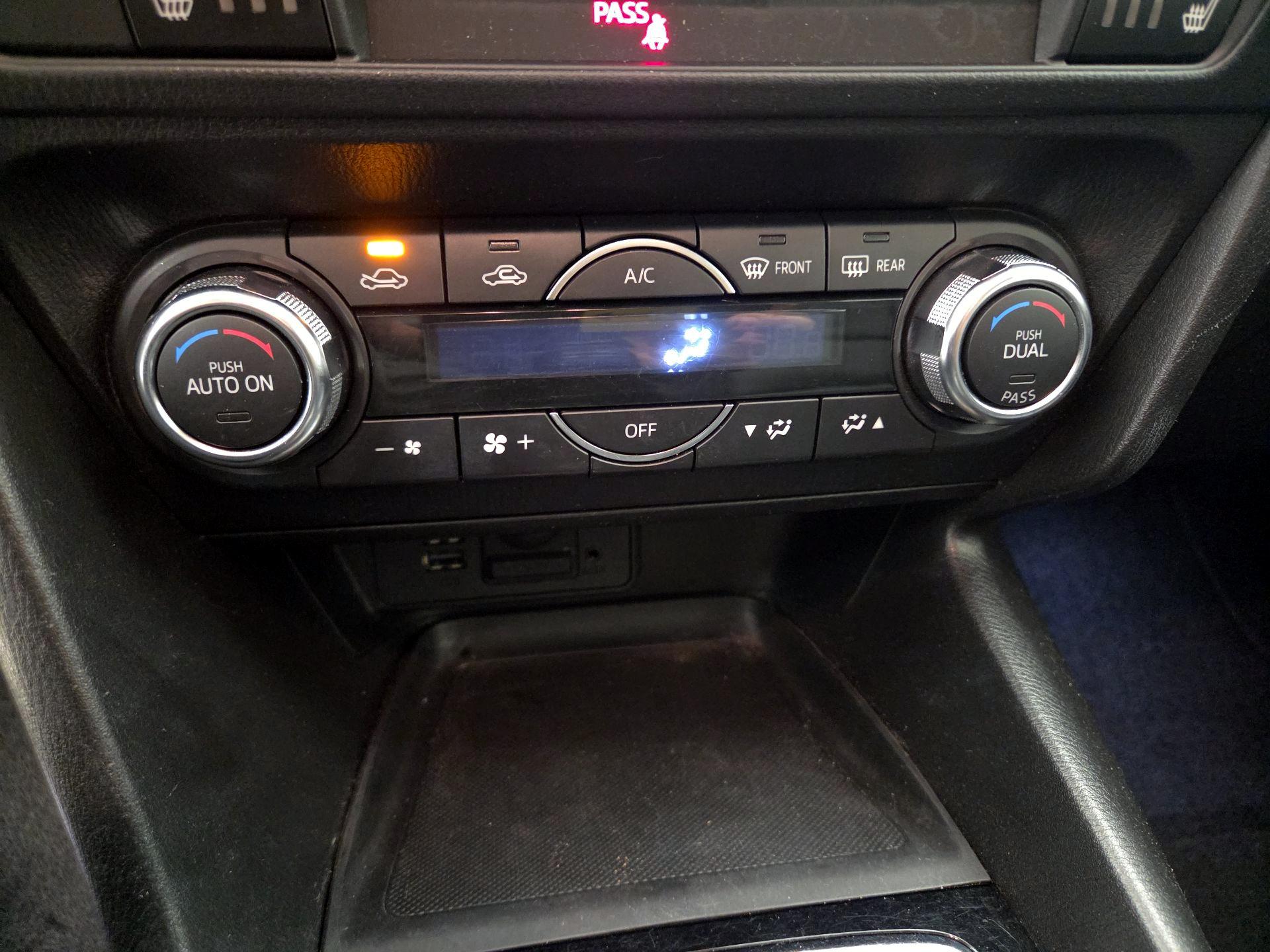 Thumbnail: 2017 Mazda Mazda3 - 16