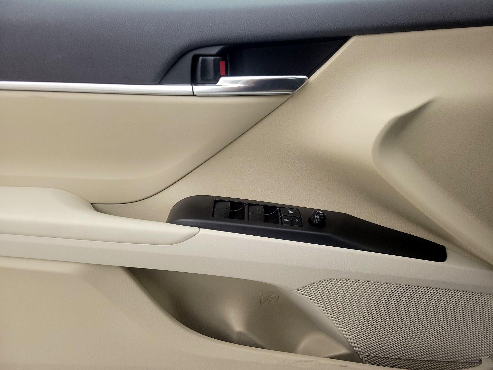 Thumbnail: 2022 Toyota Camry - 12