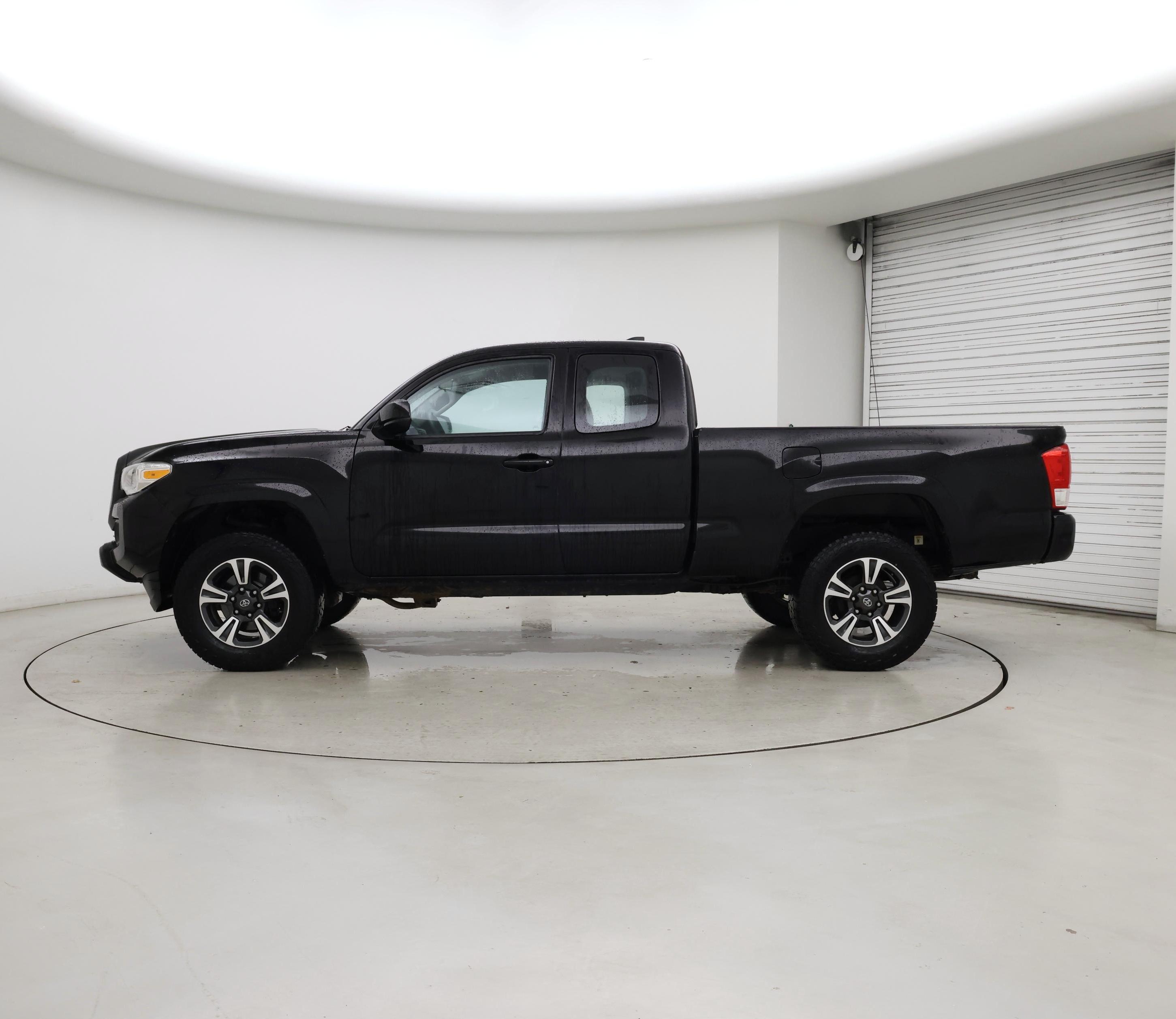 Thumbnail: 2017 Toyota Tacoma - 3