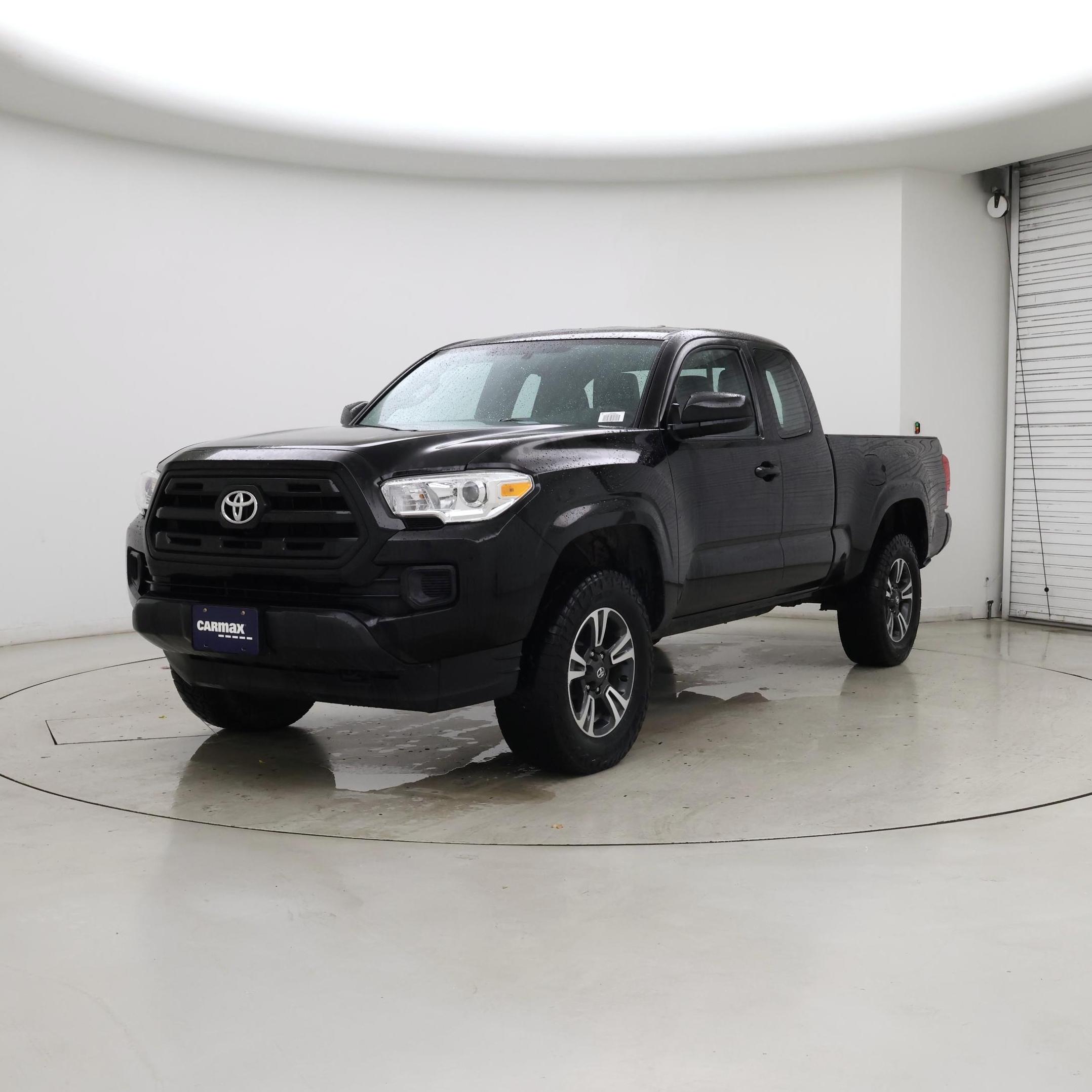 Thumbnail: 2017 Toyota Tacoma - 4