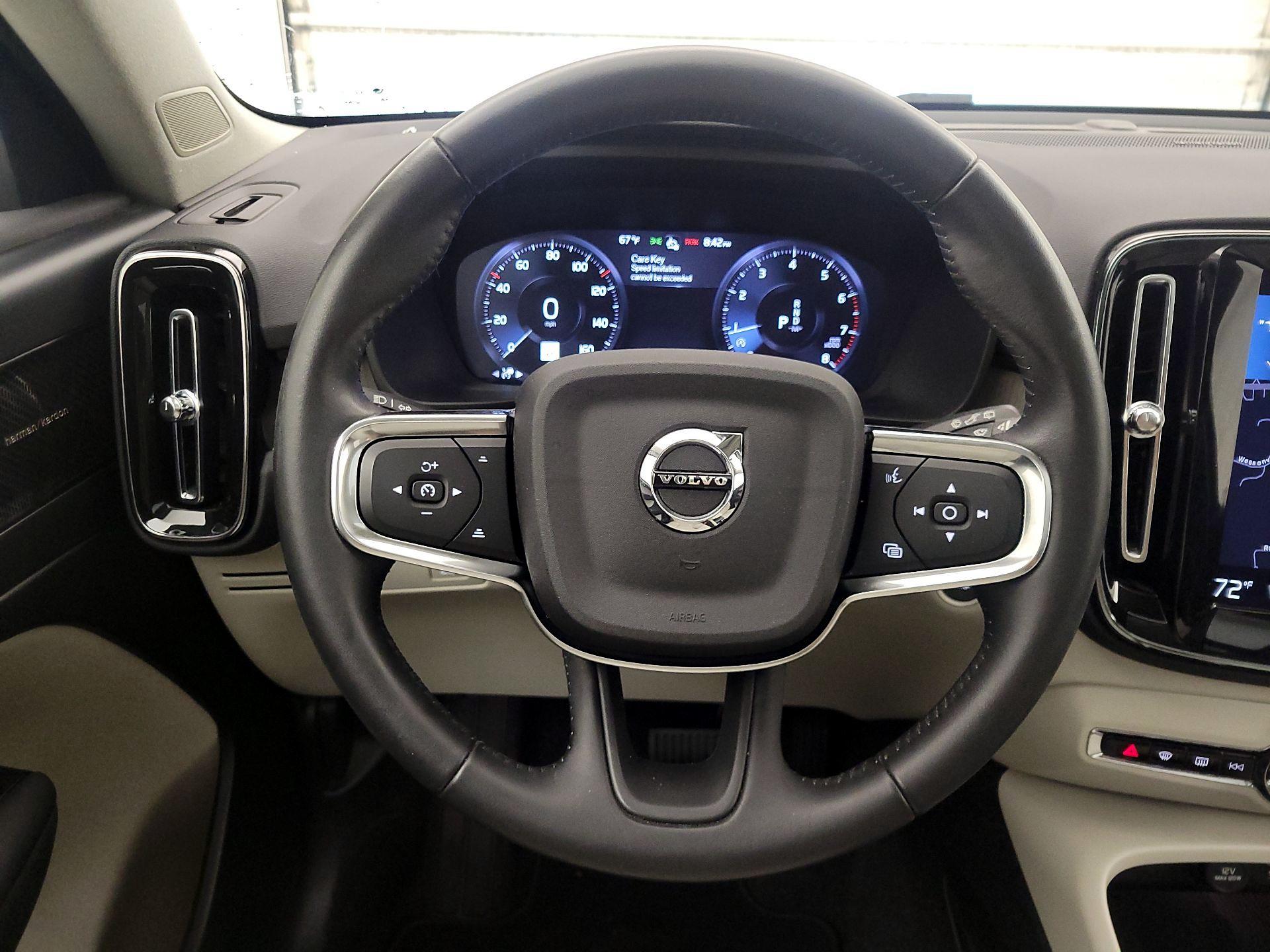 Thumbnail: 2021 Volvo XC40 - 10