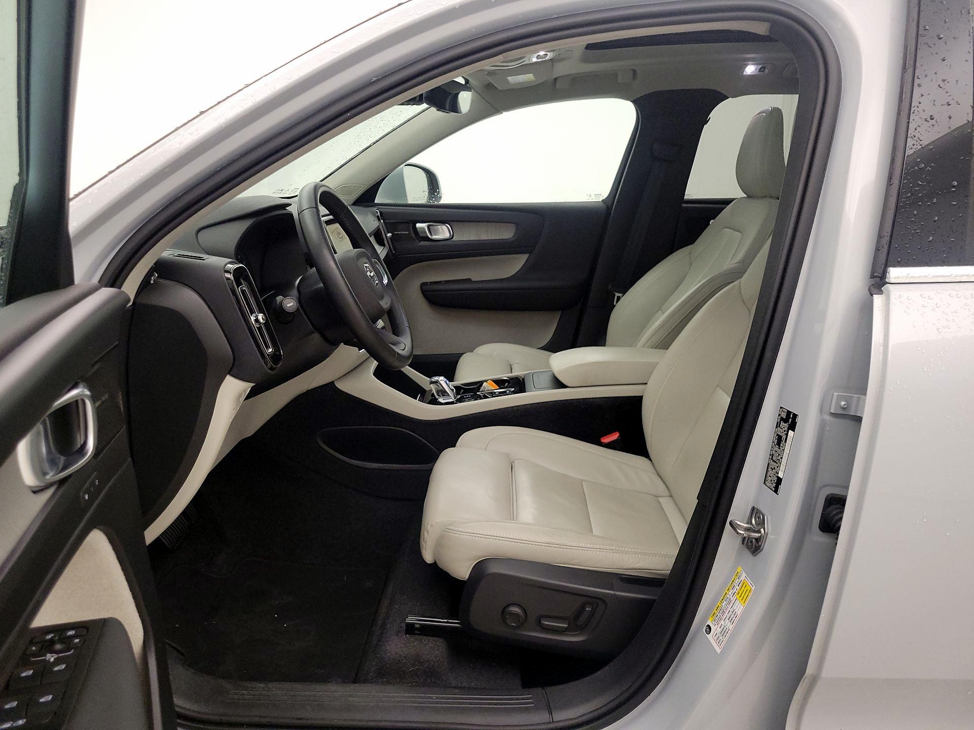 Thumbnail: 2021 Volvo XC40 - 11