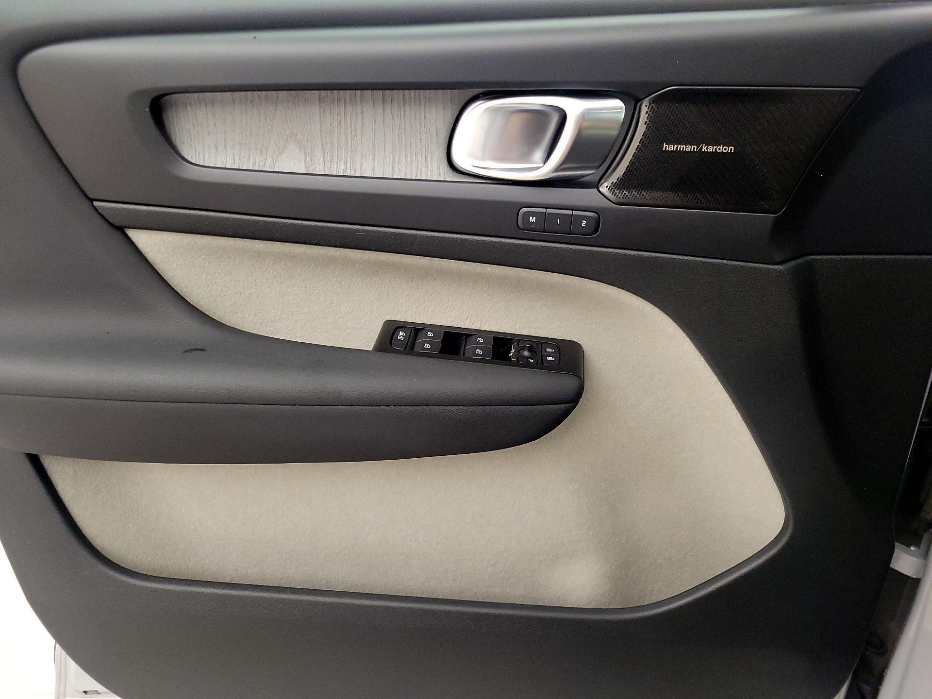 Thumbnail: 2021 Volvo XC40 - 12