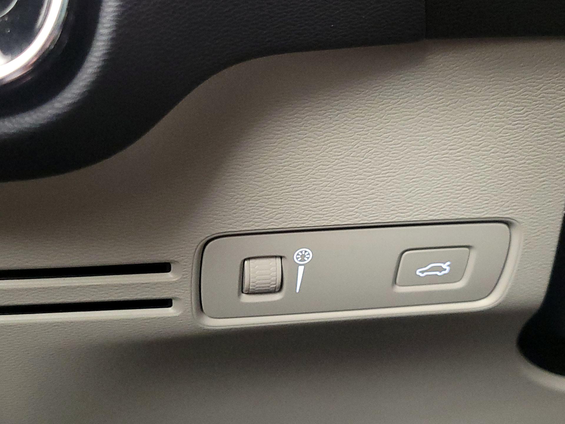 Thumbnail: 2021 Volvo XC40 - 13