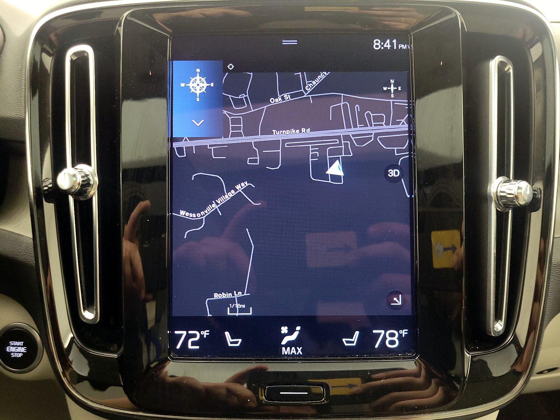 Thumbnail: 2021 Volvo XC40 - 14