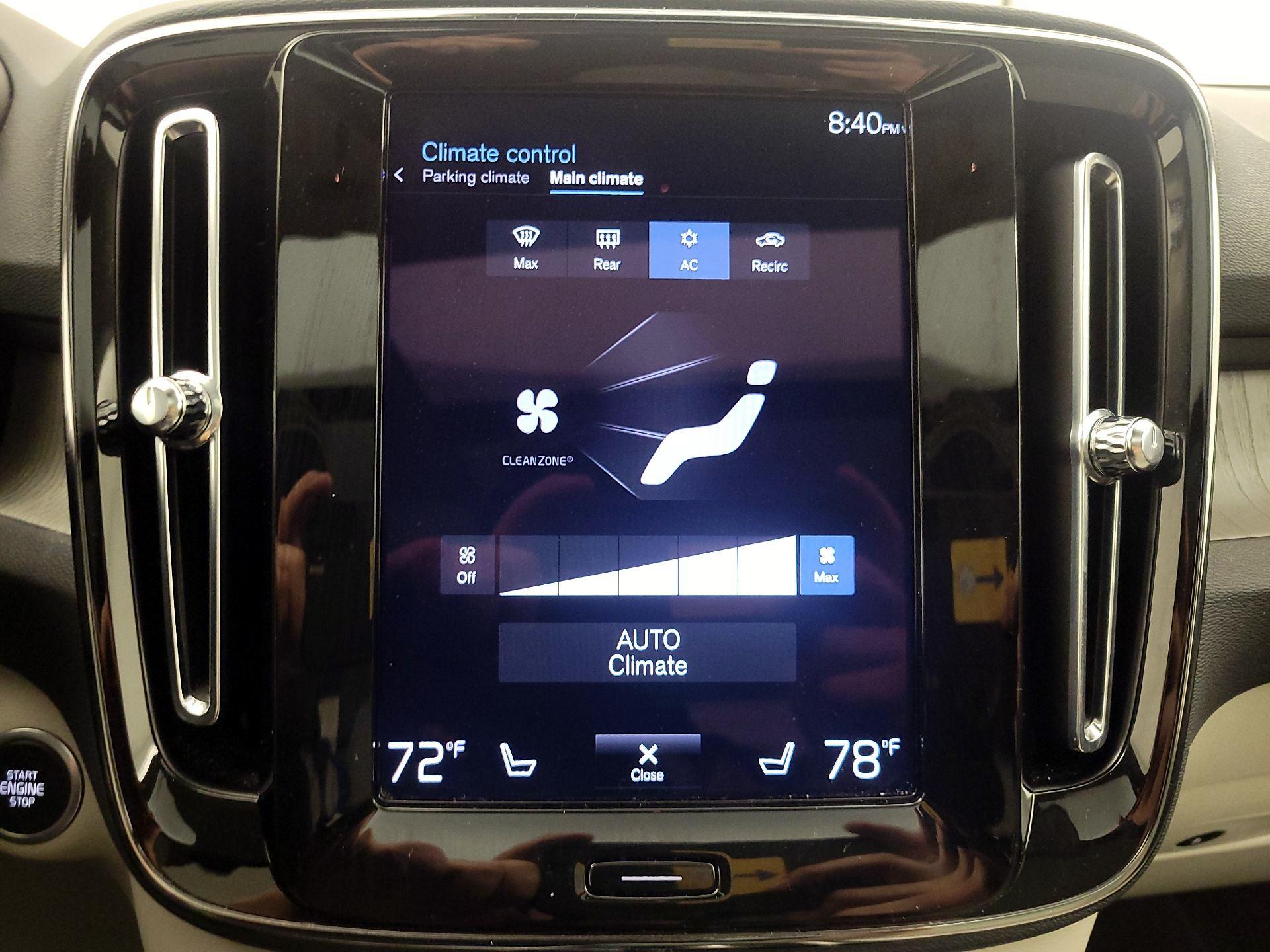 Thumbnail: 2021 Volvo XC40 - 17