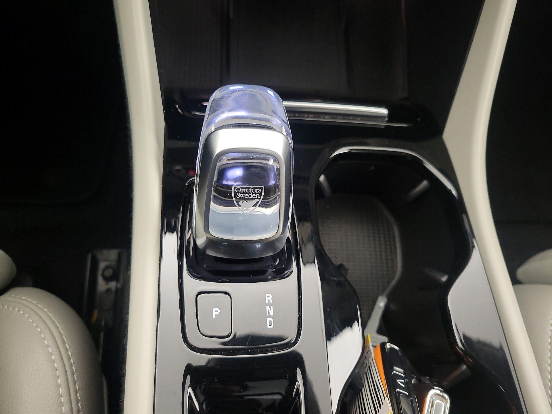 Thumbnail: 2021 Volvo XC40 - 18