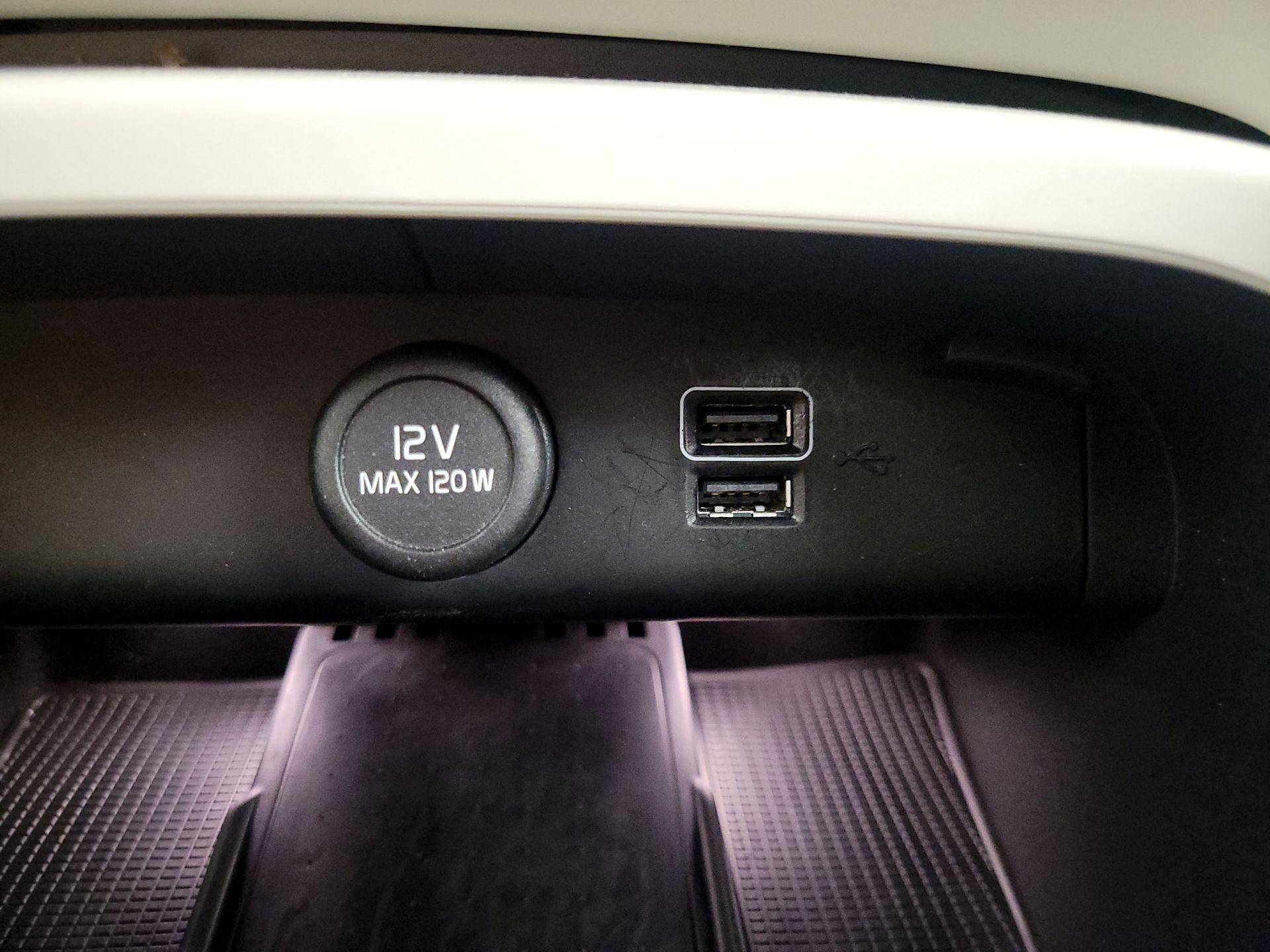 Thumbnail: 2021 Volvo XC40 - 19