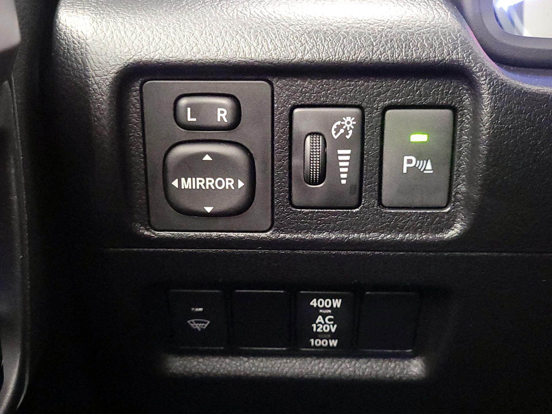 Thumbnail: 2017 Toyota 4Runner - 13