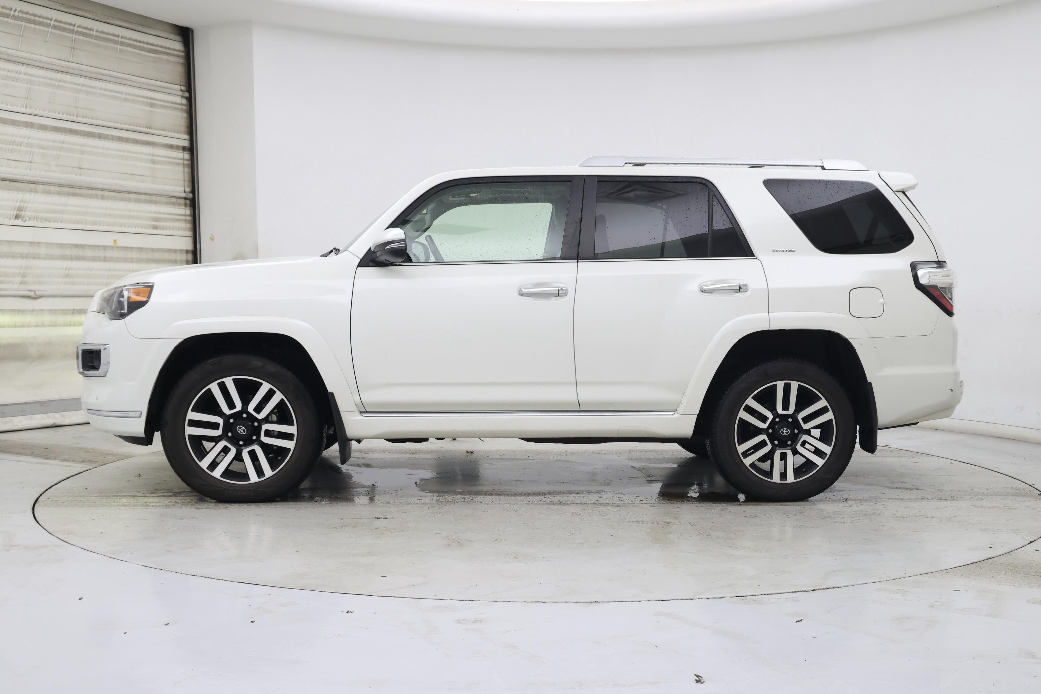 Thumbnail: 2017 Toyota 4Runner - 3