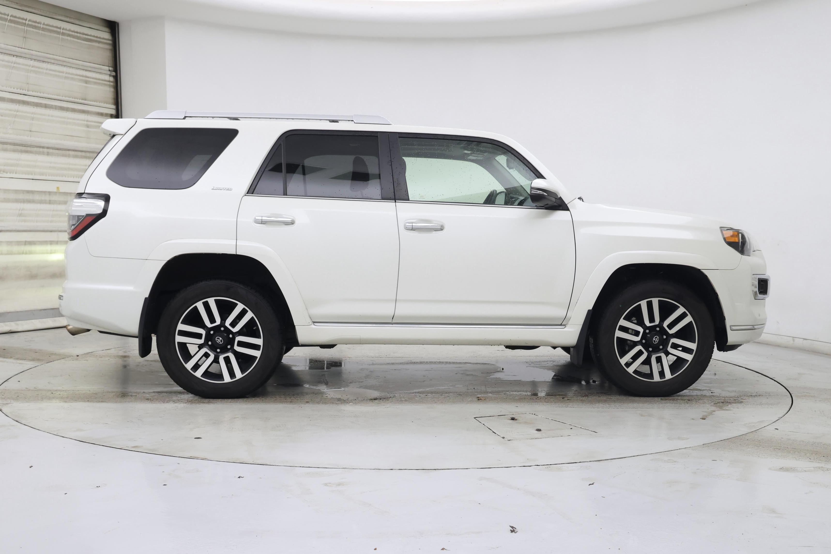 Thumbnail: 2017 Toyota 4Runner - 7