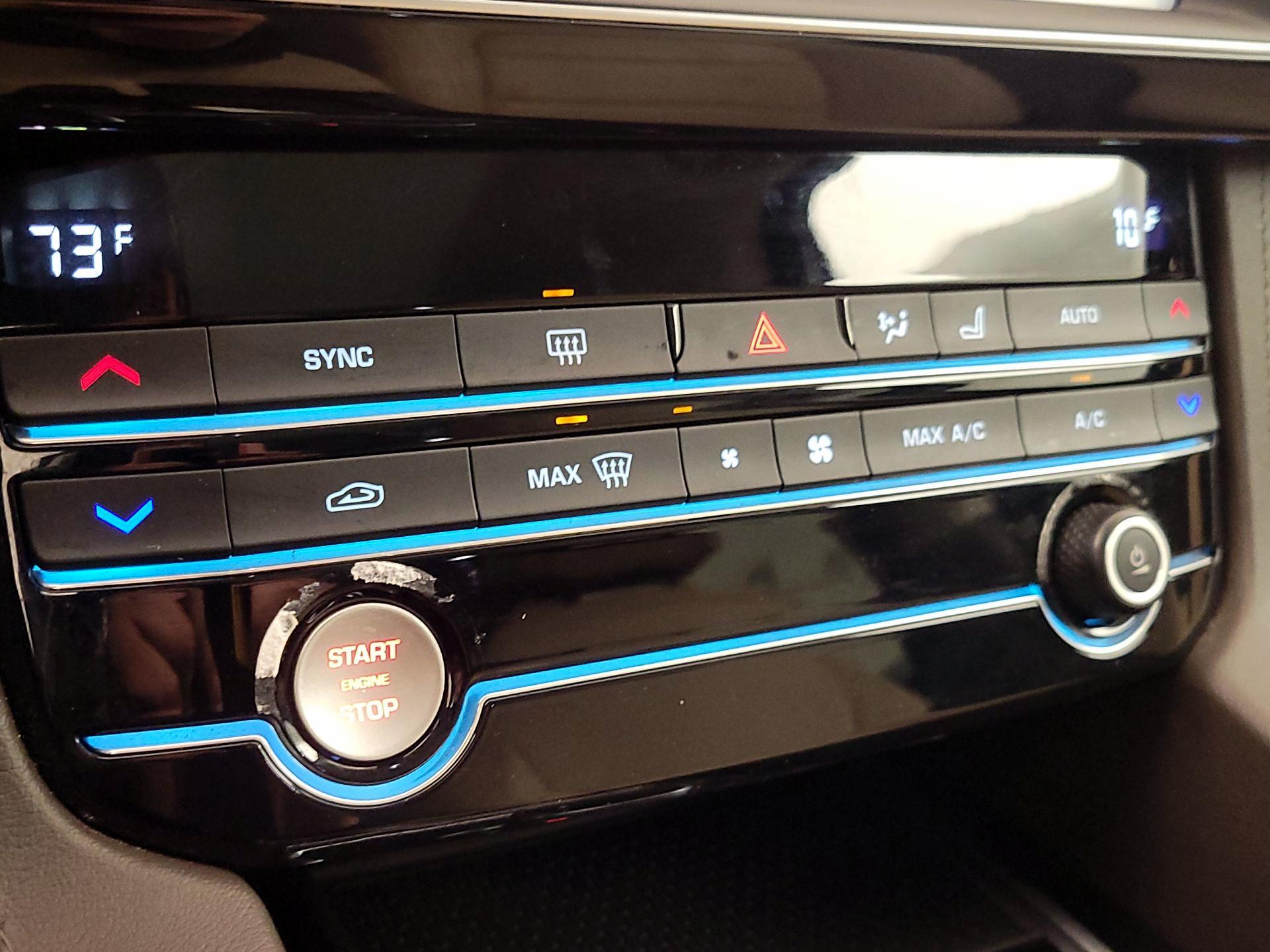 Thumbnail: 2020 Jaguar F-Pace - 16