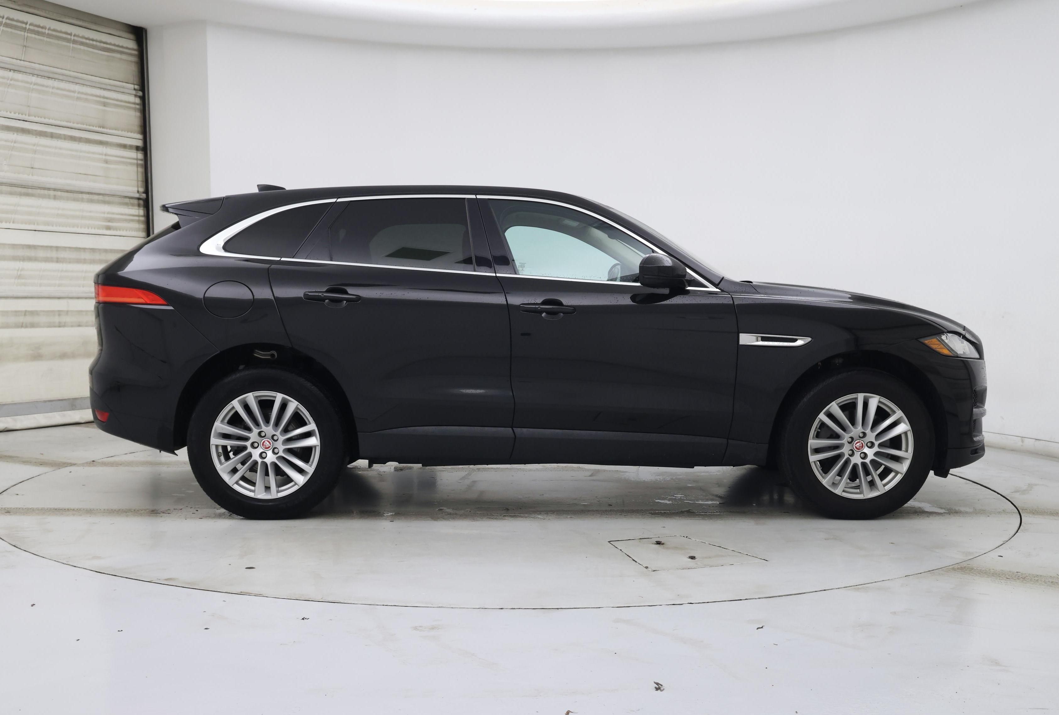 Thumbnail: 2020 Jaguar F-Pace - 7