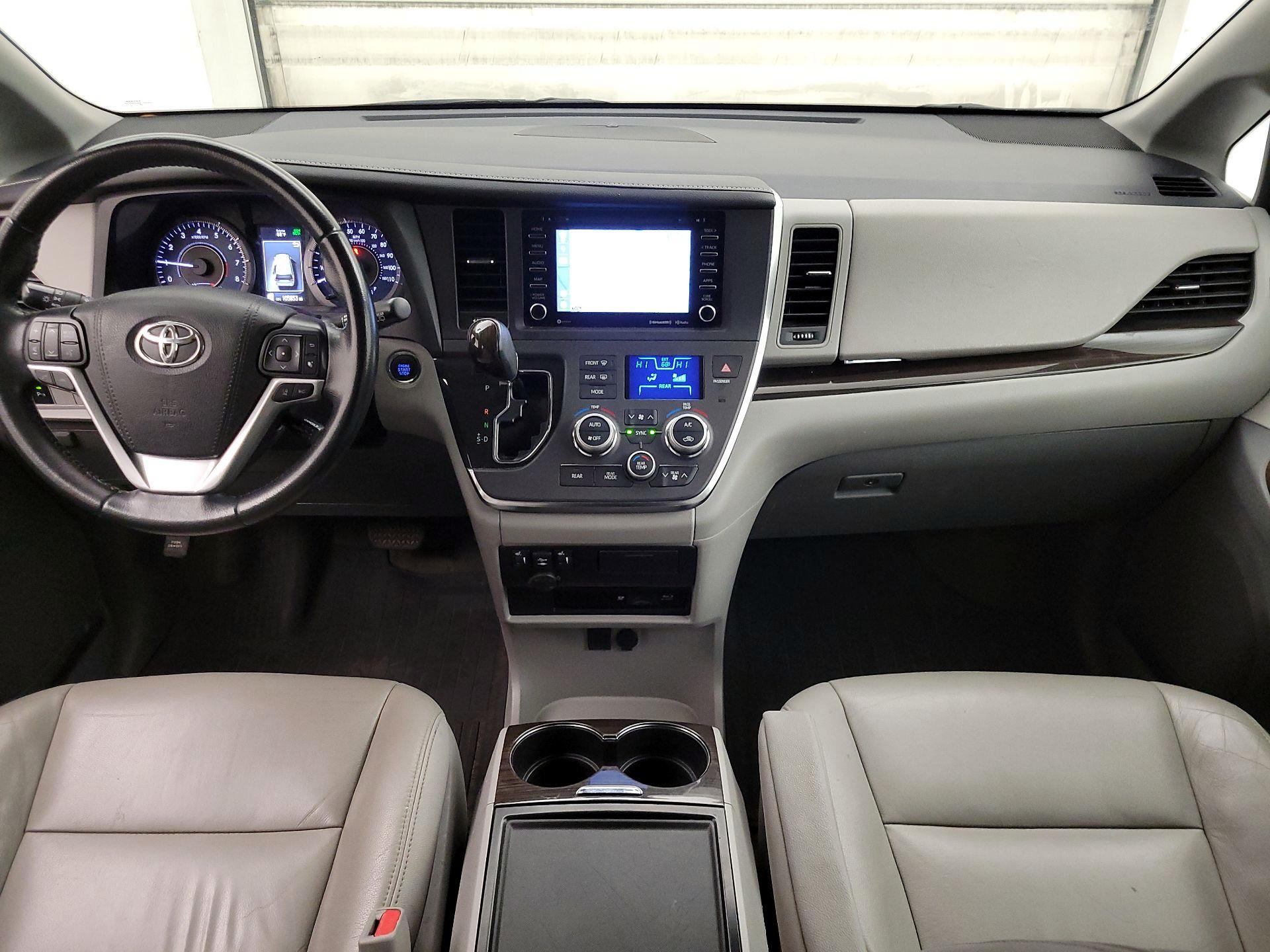 Thumbnail: 2019 Toyota Sienna - 9