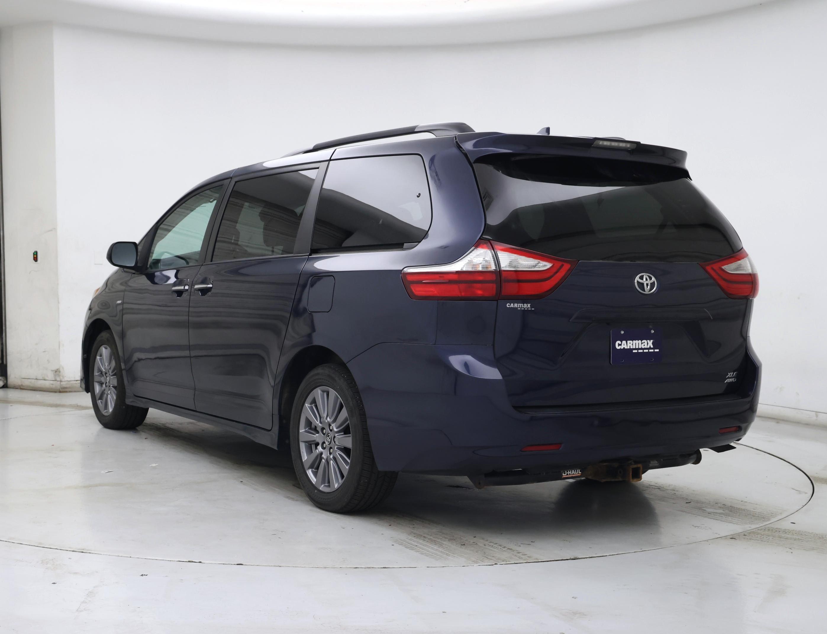 Thumbnail: 2019 Toyota Sienna - 2